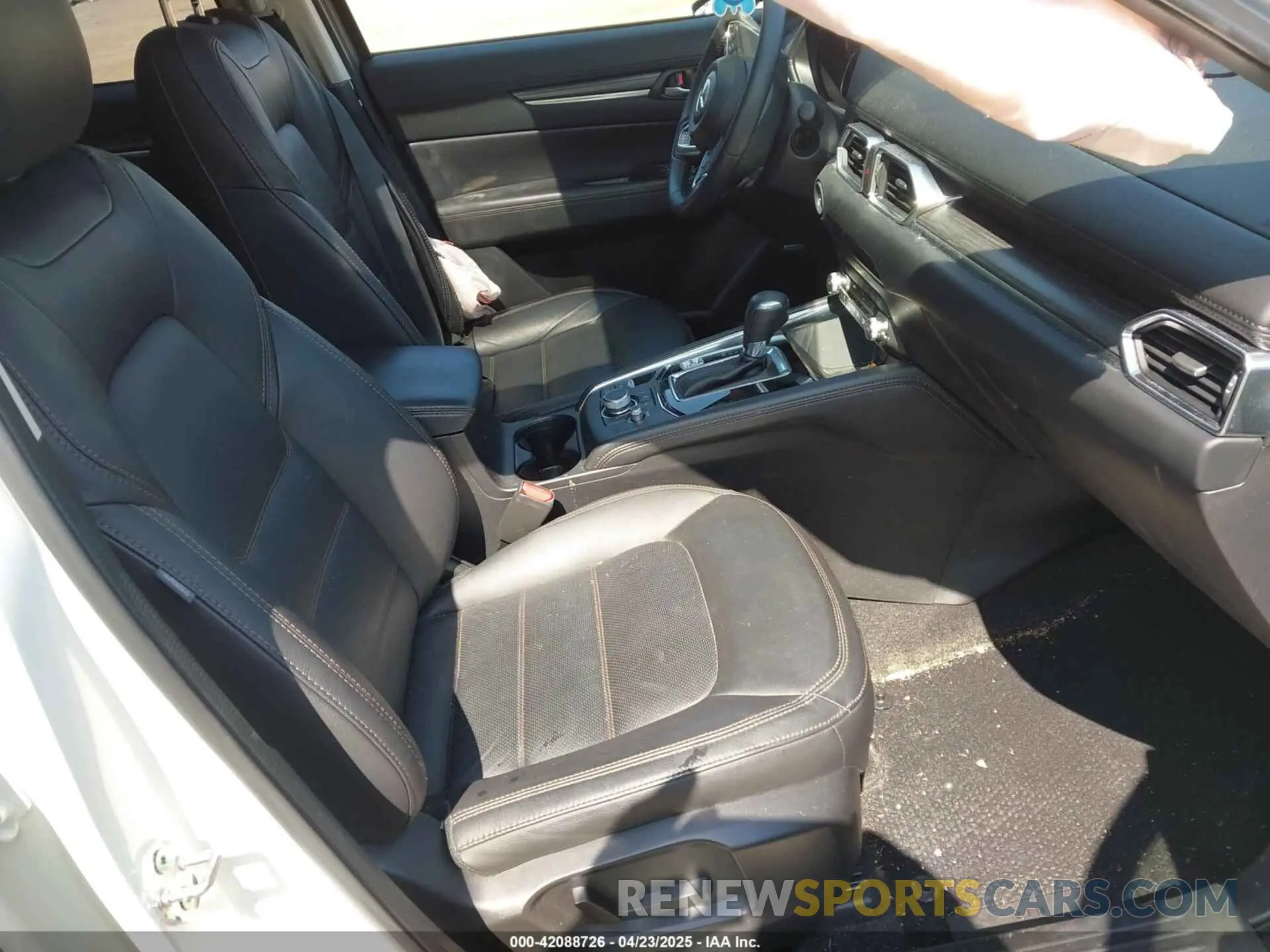 5 fotografías del automóvil dañado JM3KFBEM9P0132061 MAZDA CX-5 2023