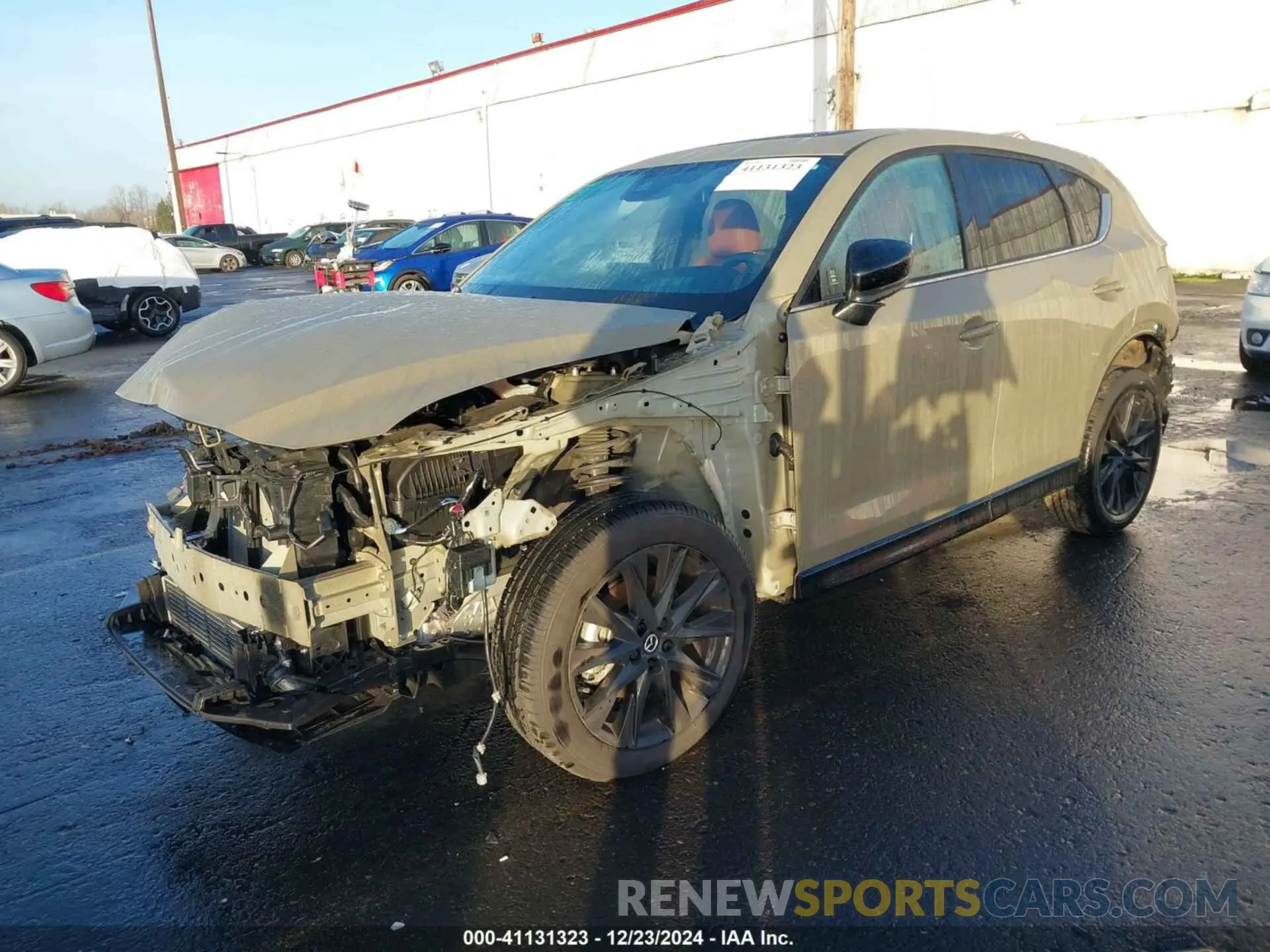 2 fotografías del automóvil dañado JM3KFBAY6R0423158 MAZDA CX-5 2024