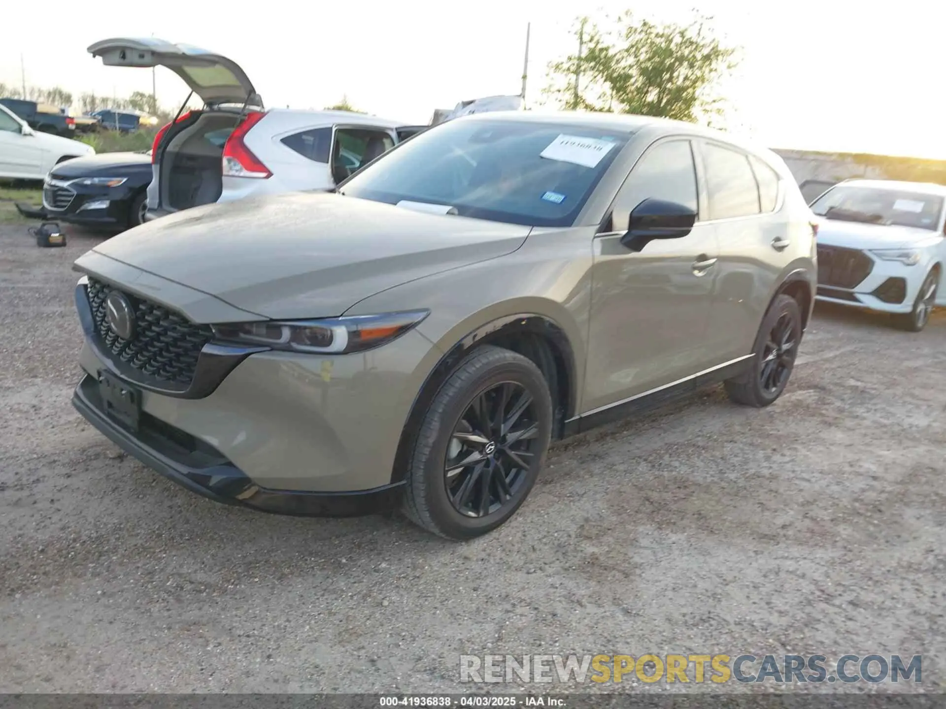 2 fotografías del automóvil dañado JM3KFBAY8R0428460 MAZDA CX-5 2024