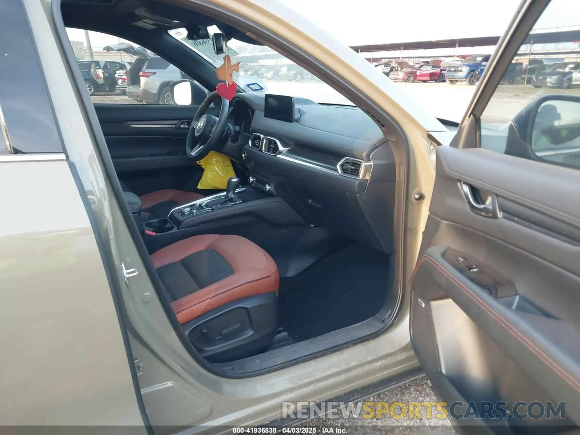 5 fotografías del automóvil dañado JM3KFBAY8R0428460 MAZDA CX-5 2024