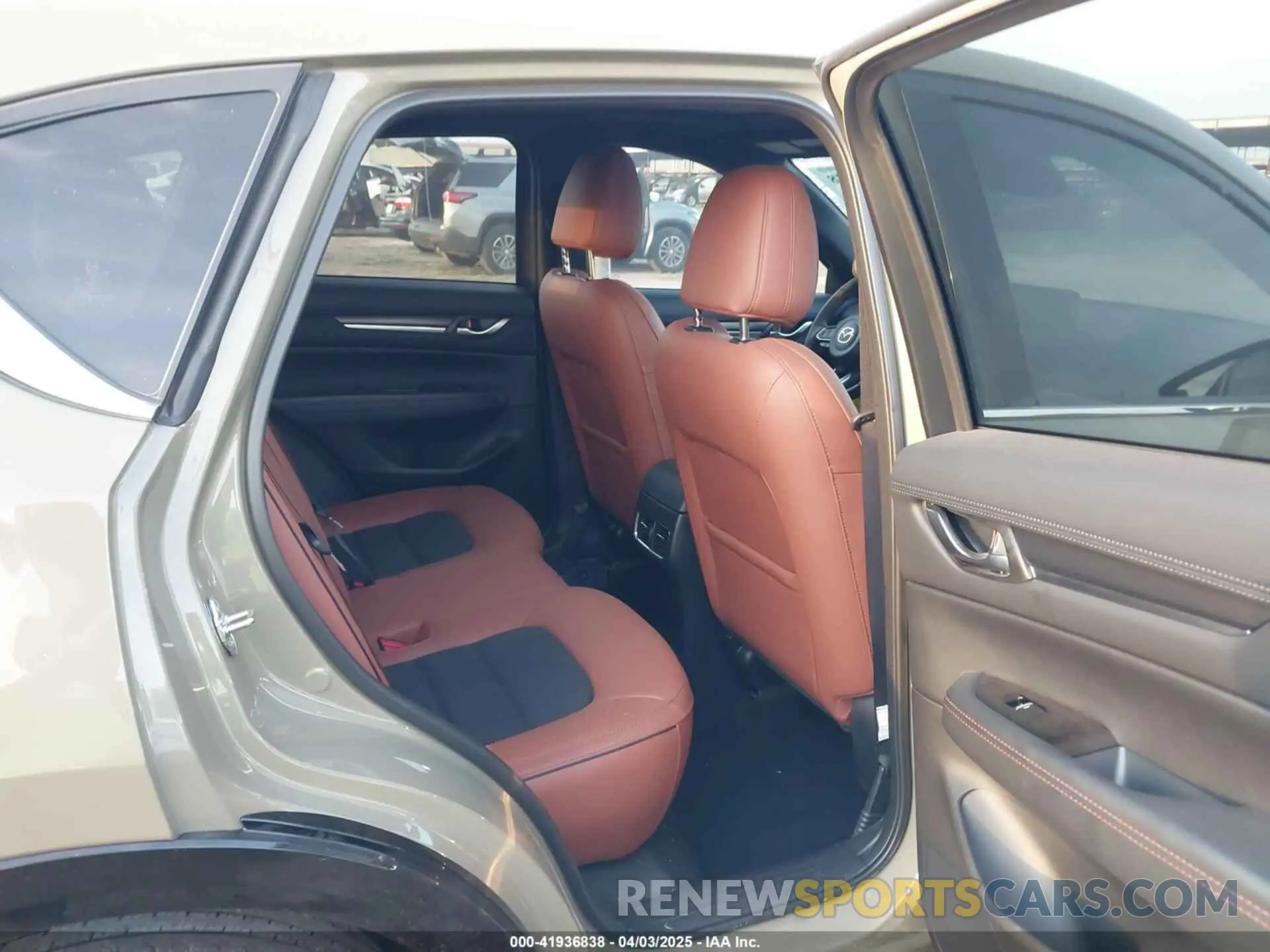 8 fotografías del automóvil dañado JM3KFBAY8R0428460 MAZDA CX-5 2024