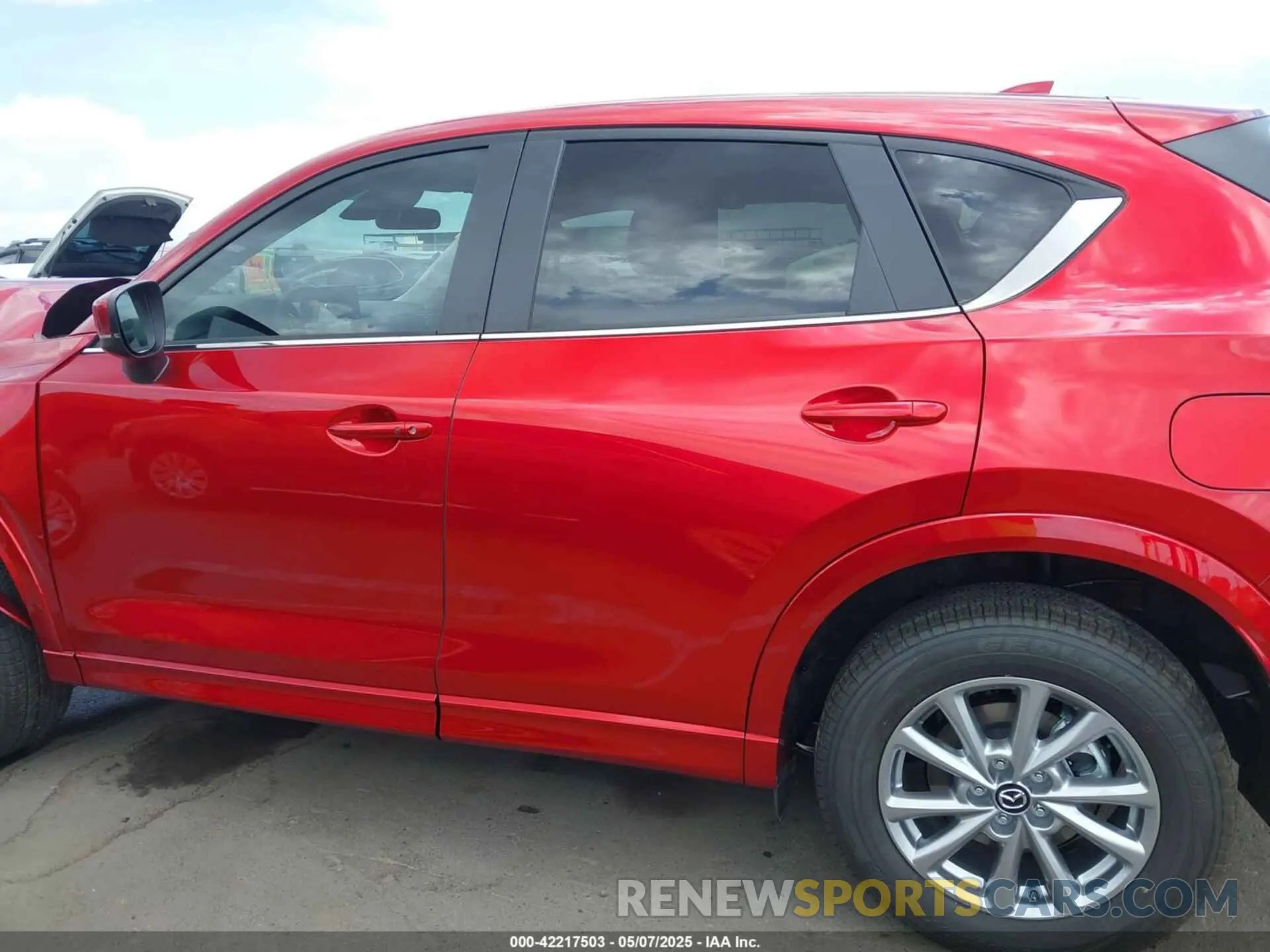 14 fotografías del automóvil dañado JM3KFBBL0R0531830 MAZDA CX-5 2024