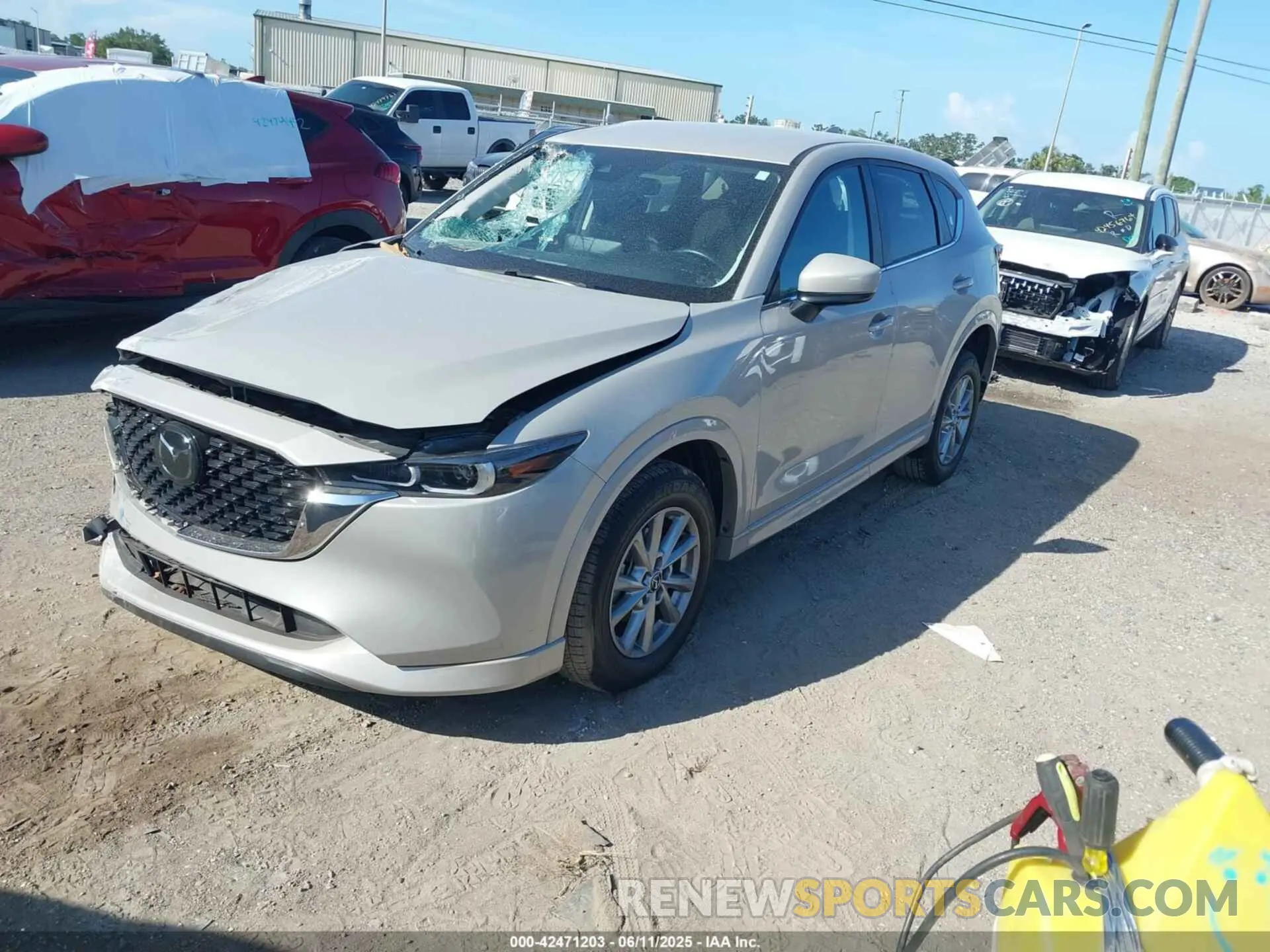 2 fotografías del automóvil dañado JM3KFBBL2R0400382 MAZDA CX-5 2024