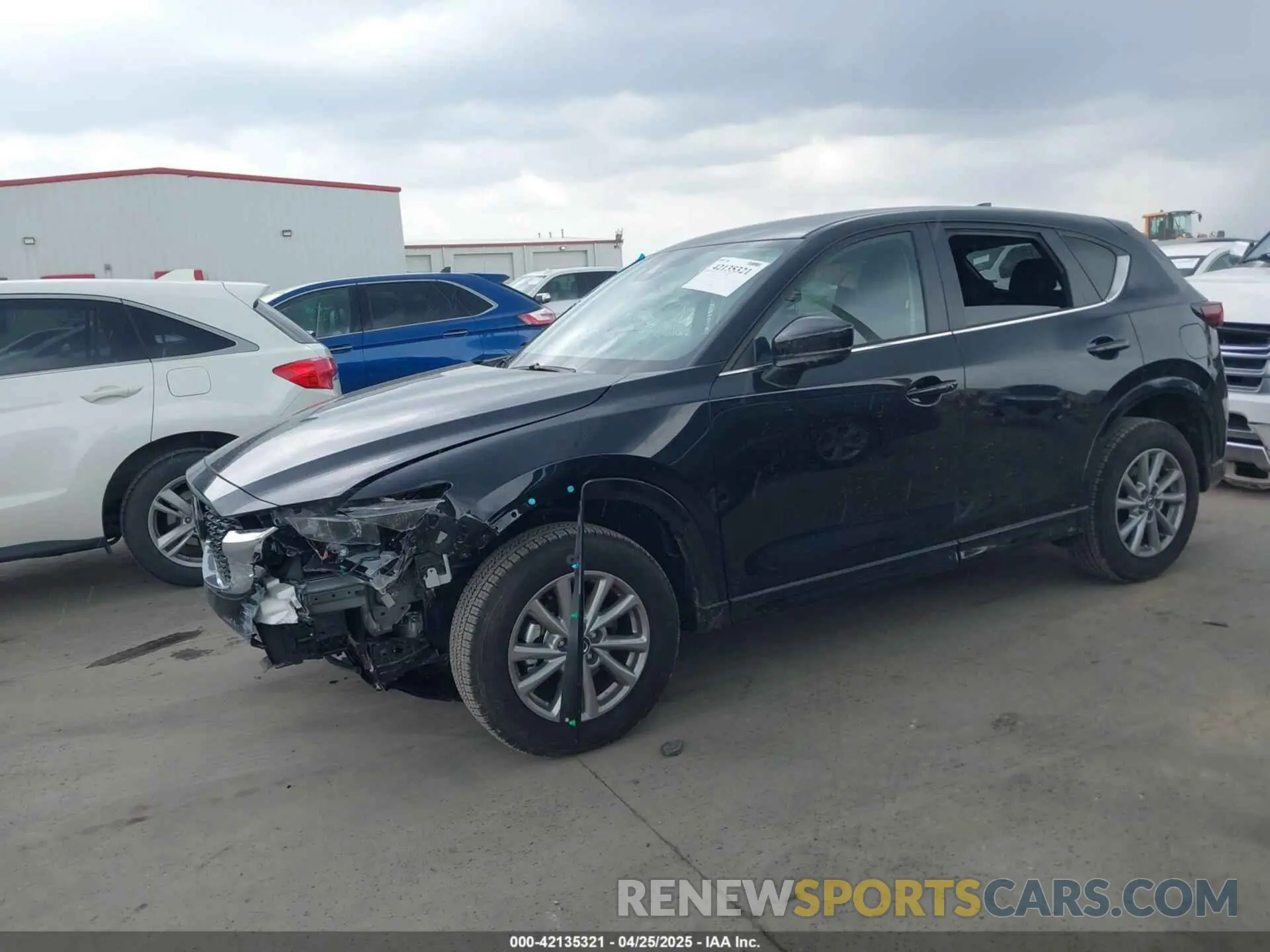 2 fotografías del automóvil dañado JM3KFBBL2R0532106 MAZDA CX-5 2024