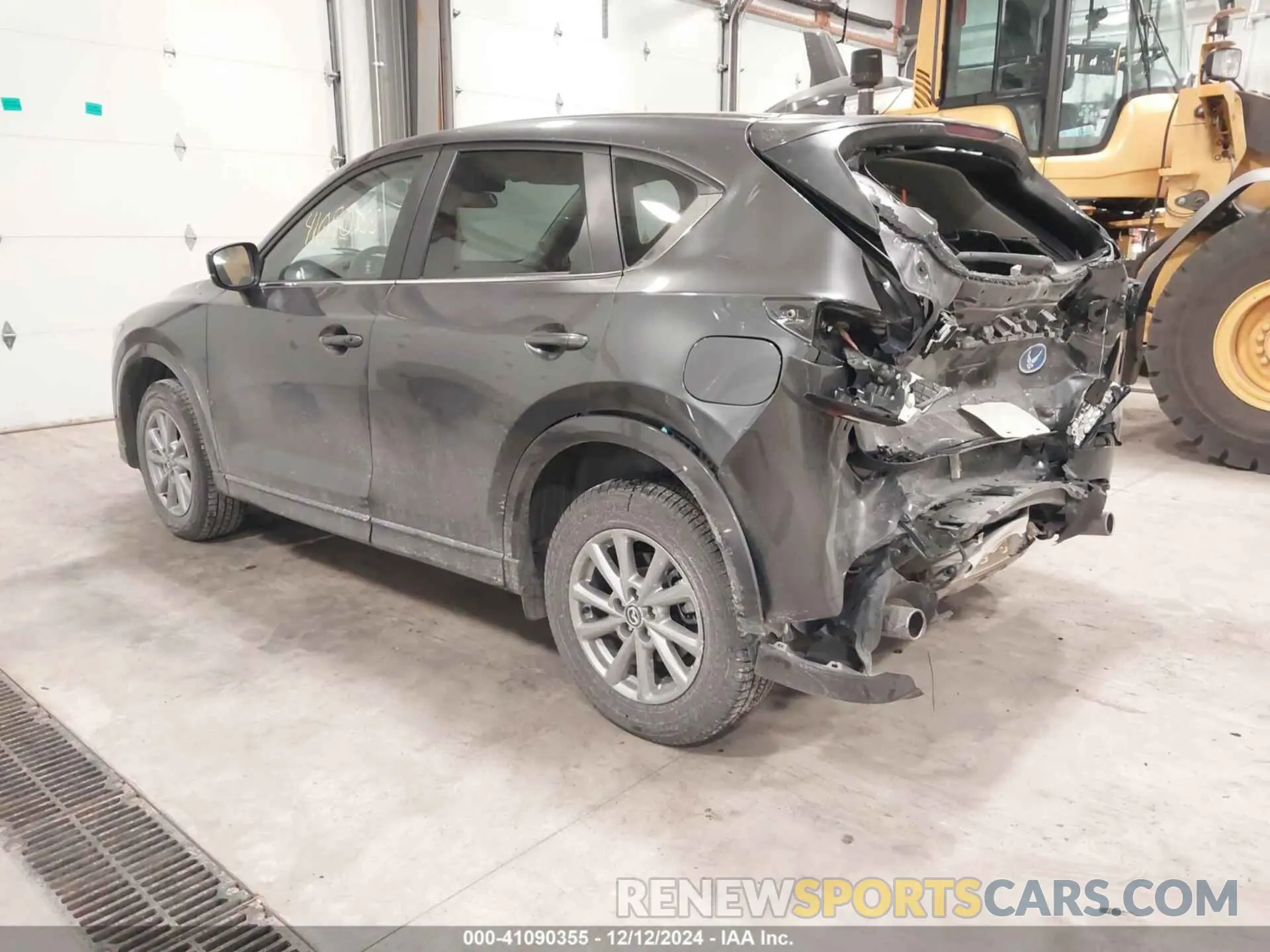 3 fotografías del automóvil dañado JM3KFBBL3R0403081 MAZDA CX-5 2024