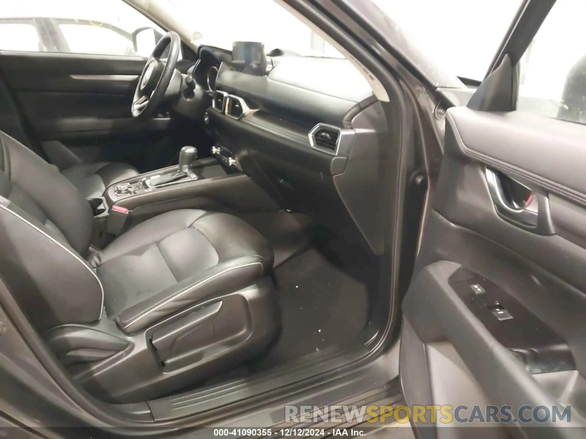 5 fotografías del automóvil dañado JM3KFBBL3R0403081 MAZDA CX-5 2024