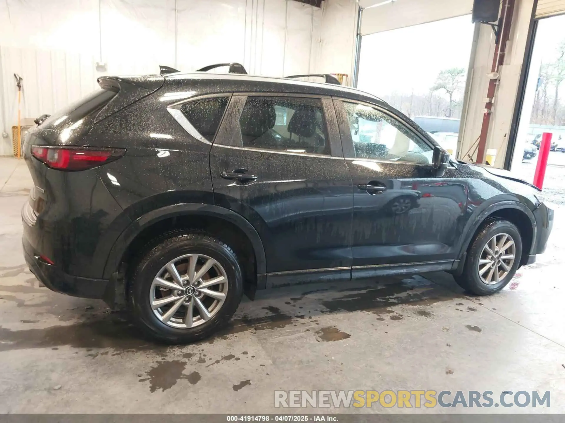 13 fotografías del automóvil dañado JM3KFBBL4R0507742 MAZDA CX-5 2024