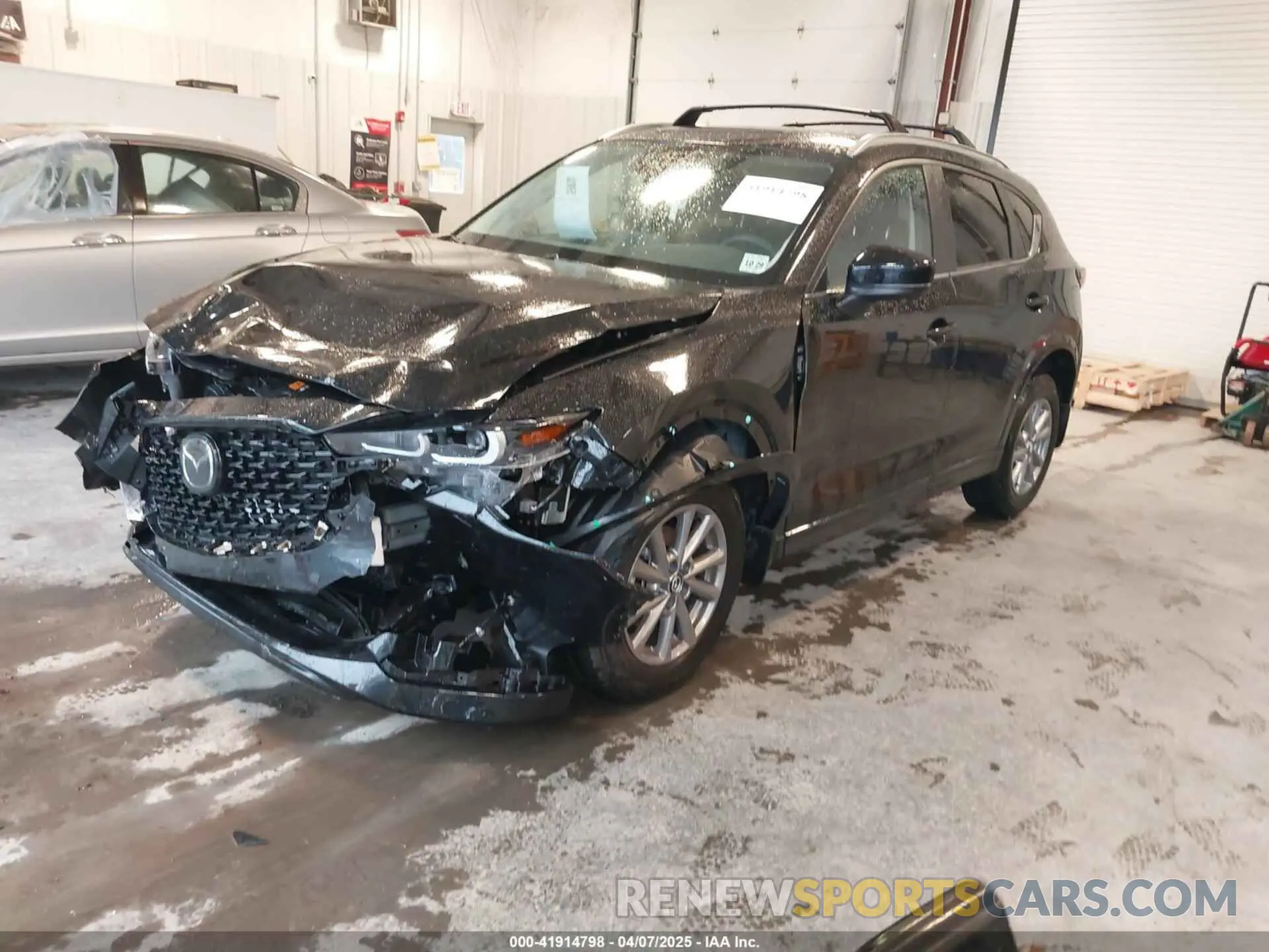 2 fotografías del automóvil dañado JM3KFBBL4R0507742 MAZDA CX-5 2024