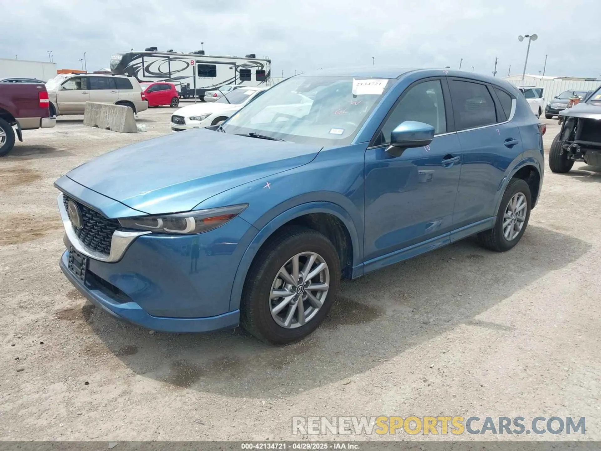 2 fotografías del automóvil dañado JM3KFBBL5R0465226 MAZDA CX-5 2024