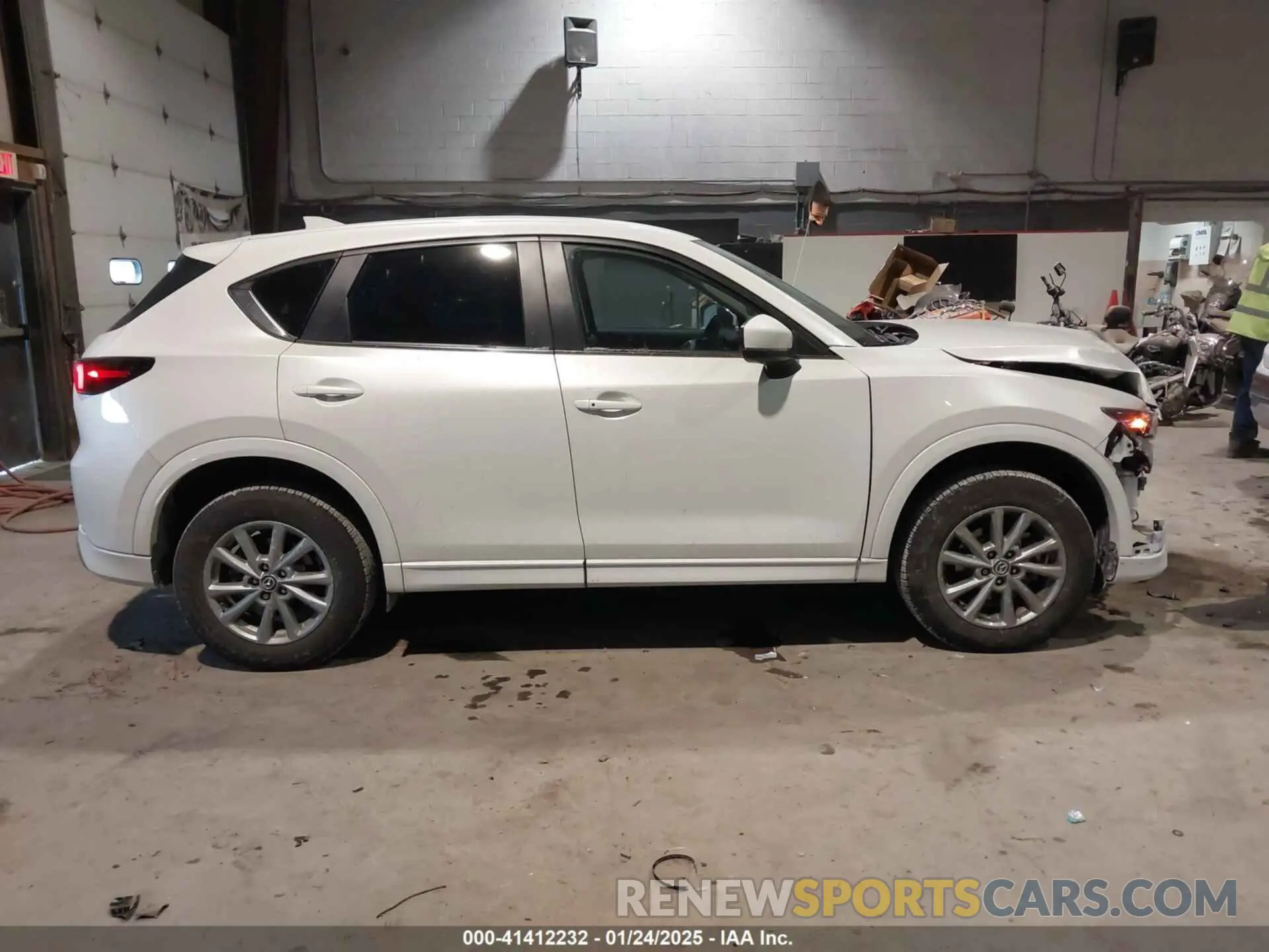14 fotografías del automóvil dañado JM3KFBBL9R0446100 MAZDA CX-5 2024