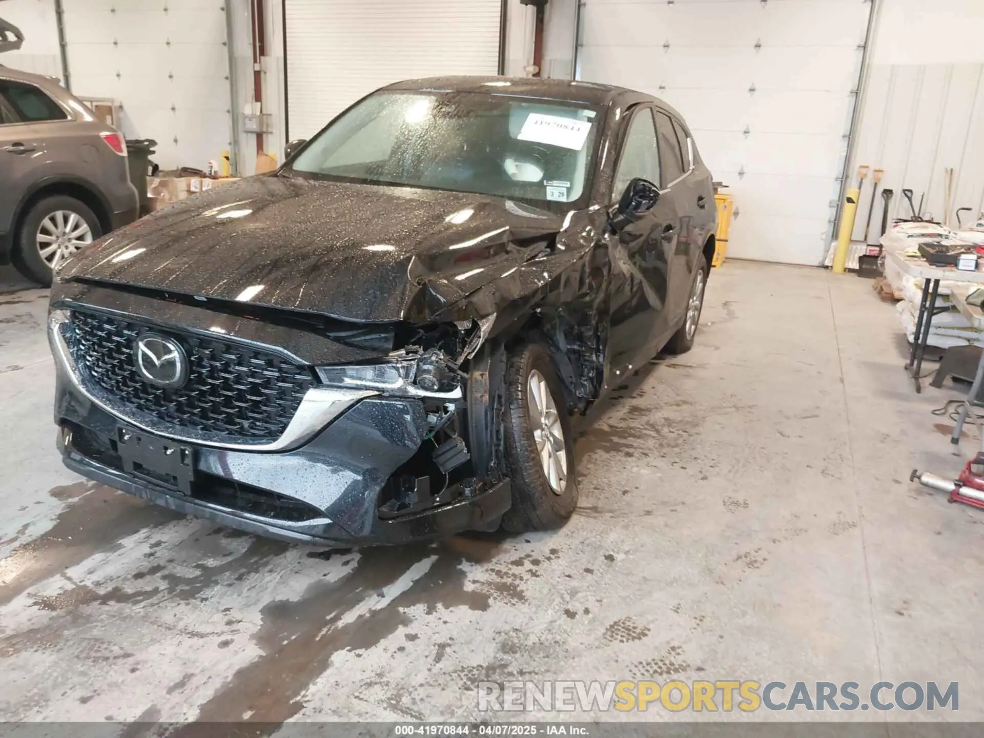 2 fotografías del automóvil dañado JM3KFBBLXR0425367 MAZDA CX-5 2024