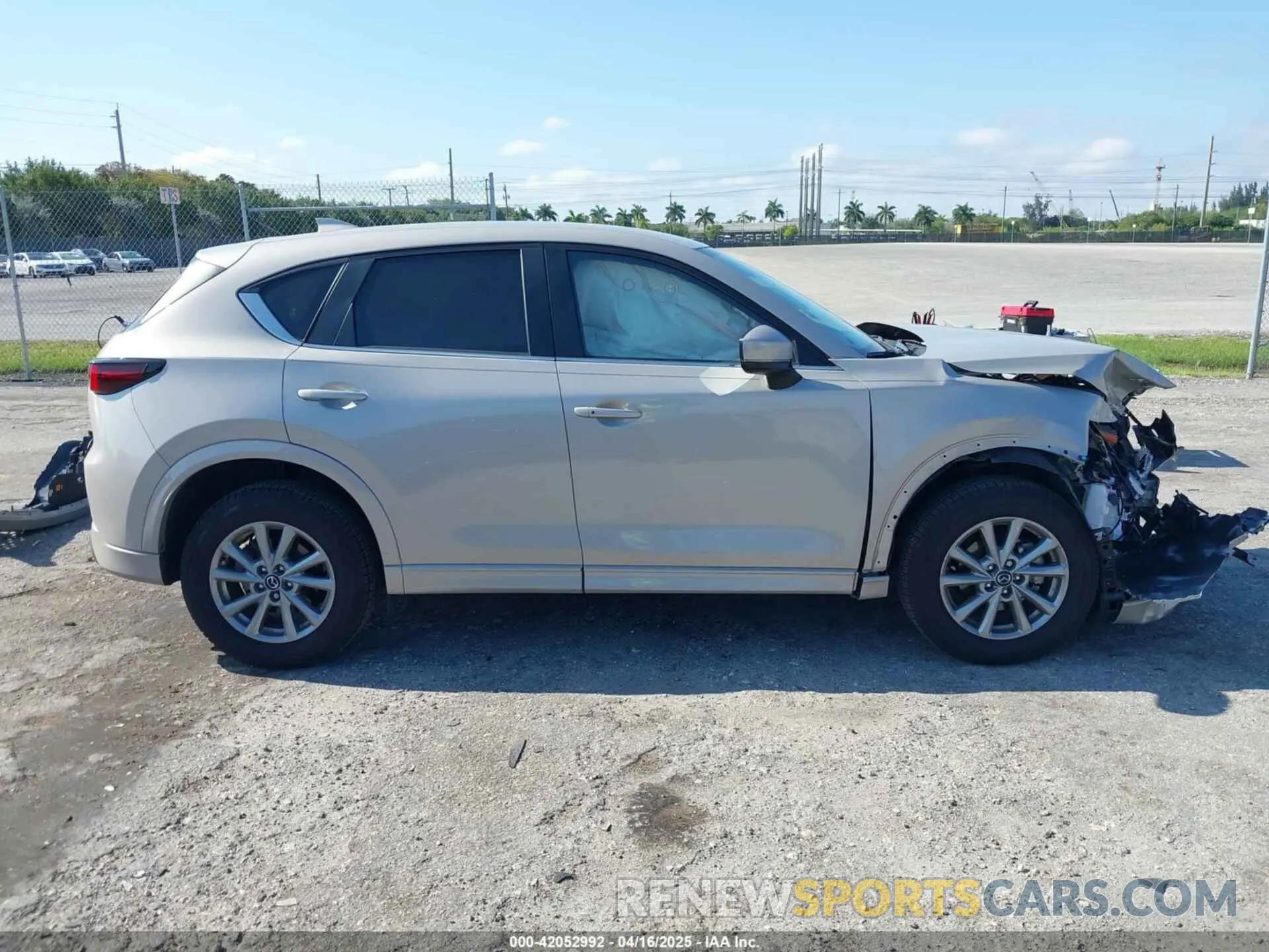 14 fotografías del automóvil dañado JM3KFBBLXR0485326 MAZDA CX-5 2024