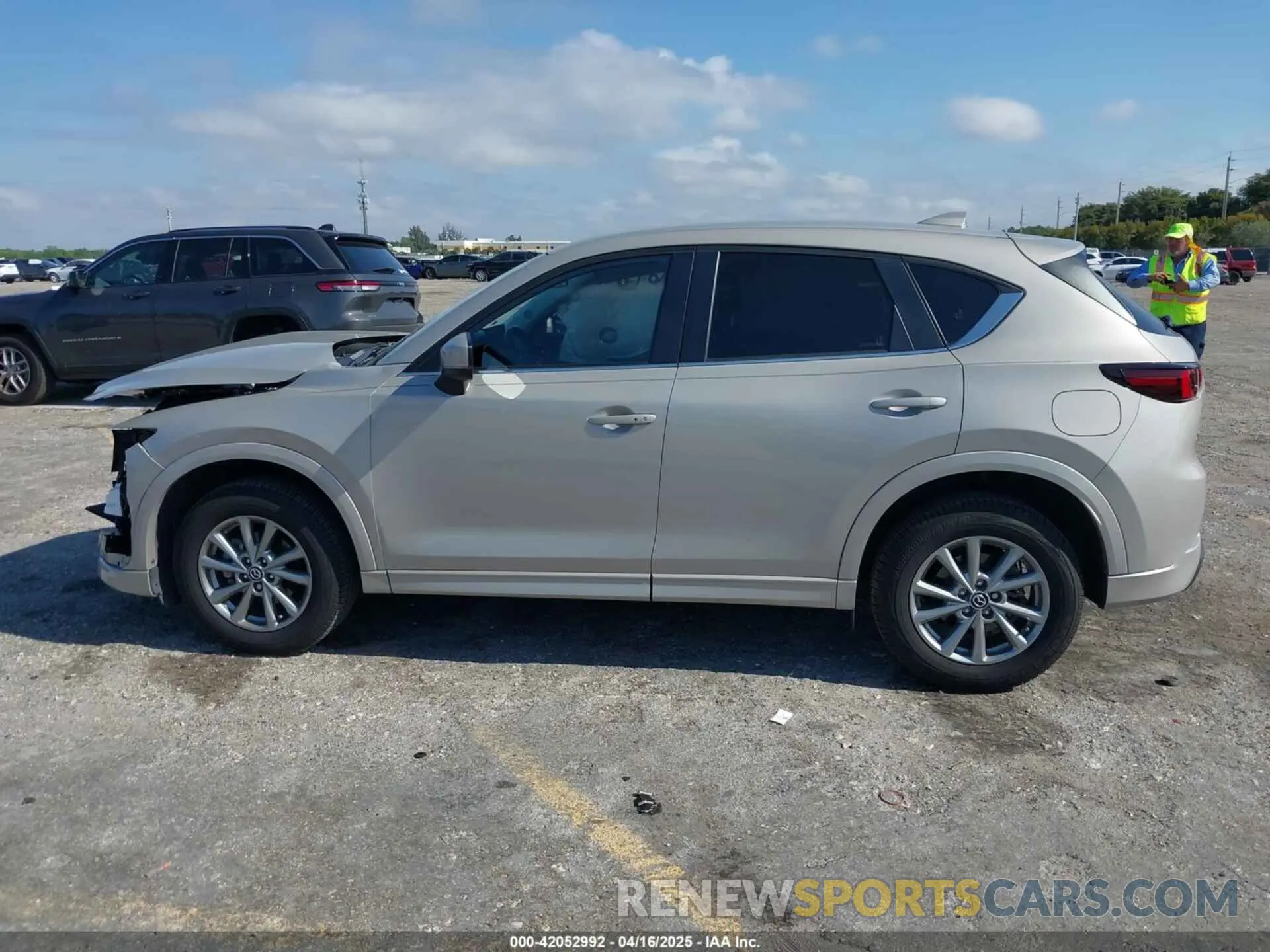 15 fotografías del automóvil dañado JM3KFBBLXR0485326 MAZDA CX-5 2024