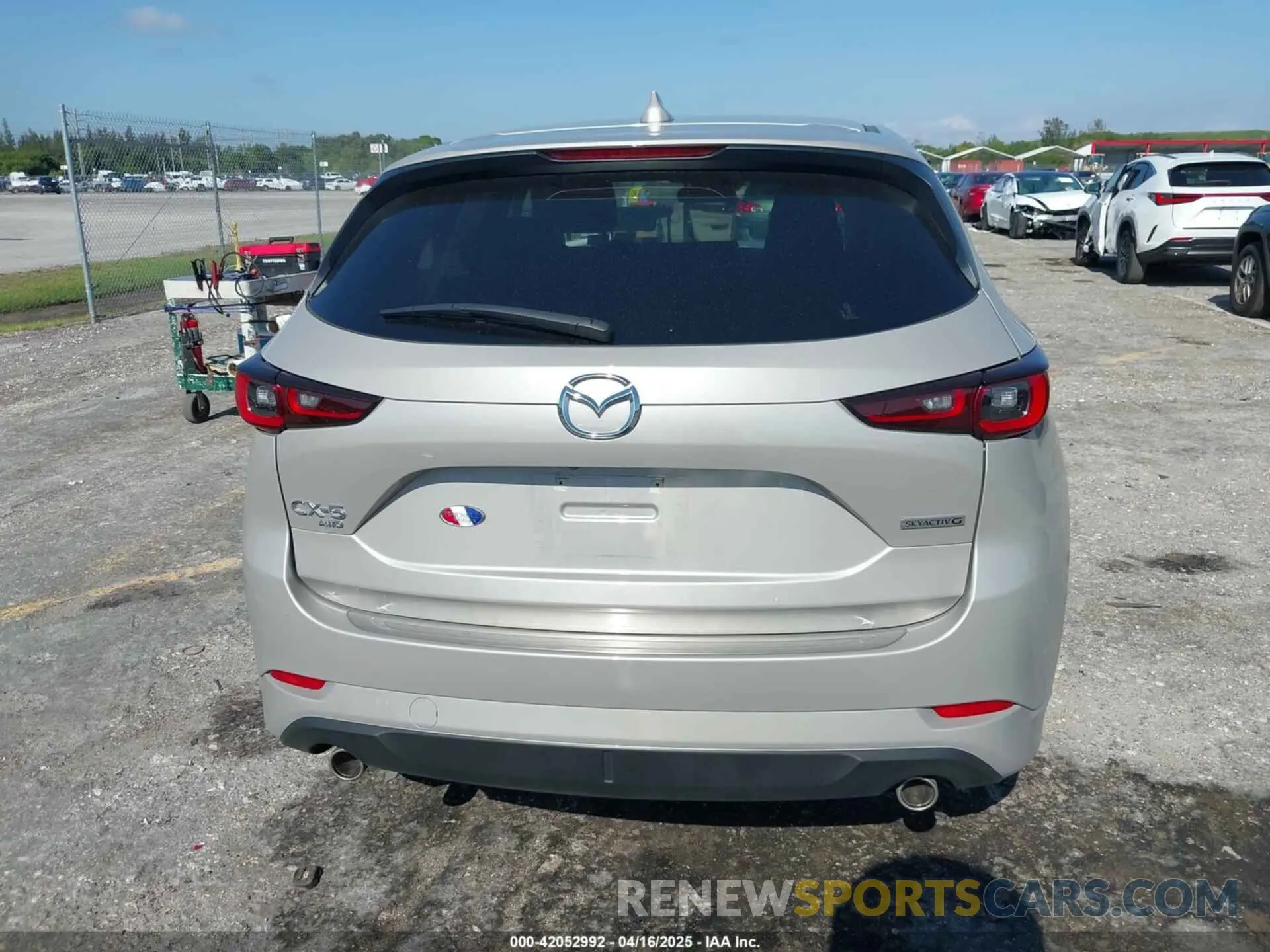 17 fotografías del automóvil dañado JM3KFBBLXR0485326 MAZDA CX-5 2024