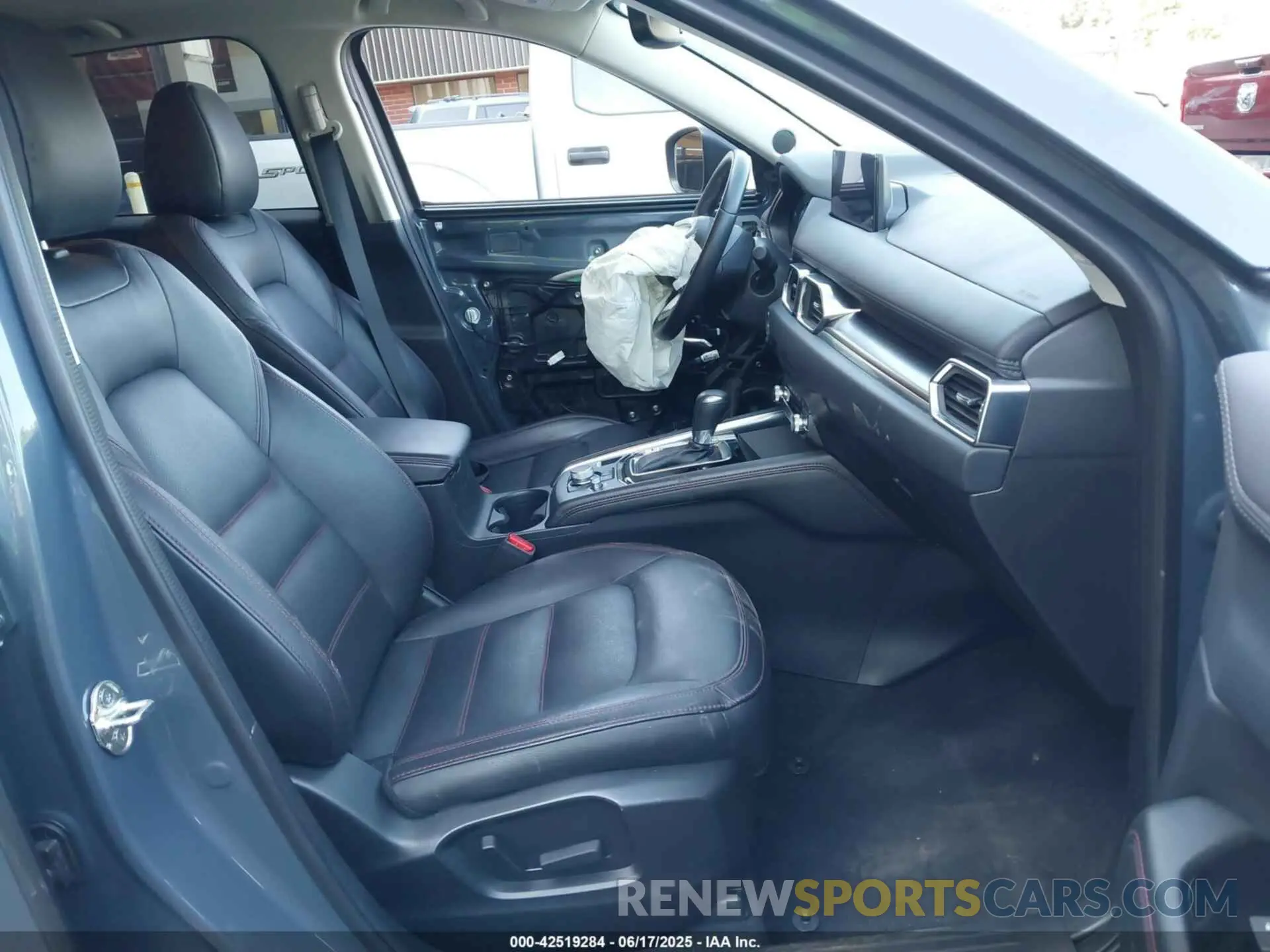 5 fotografías del automóvil dañado JM3KFBCL2R0500495 MAZDA CX-5 2024
