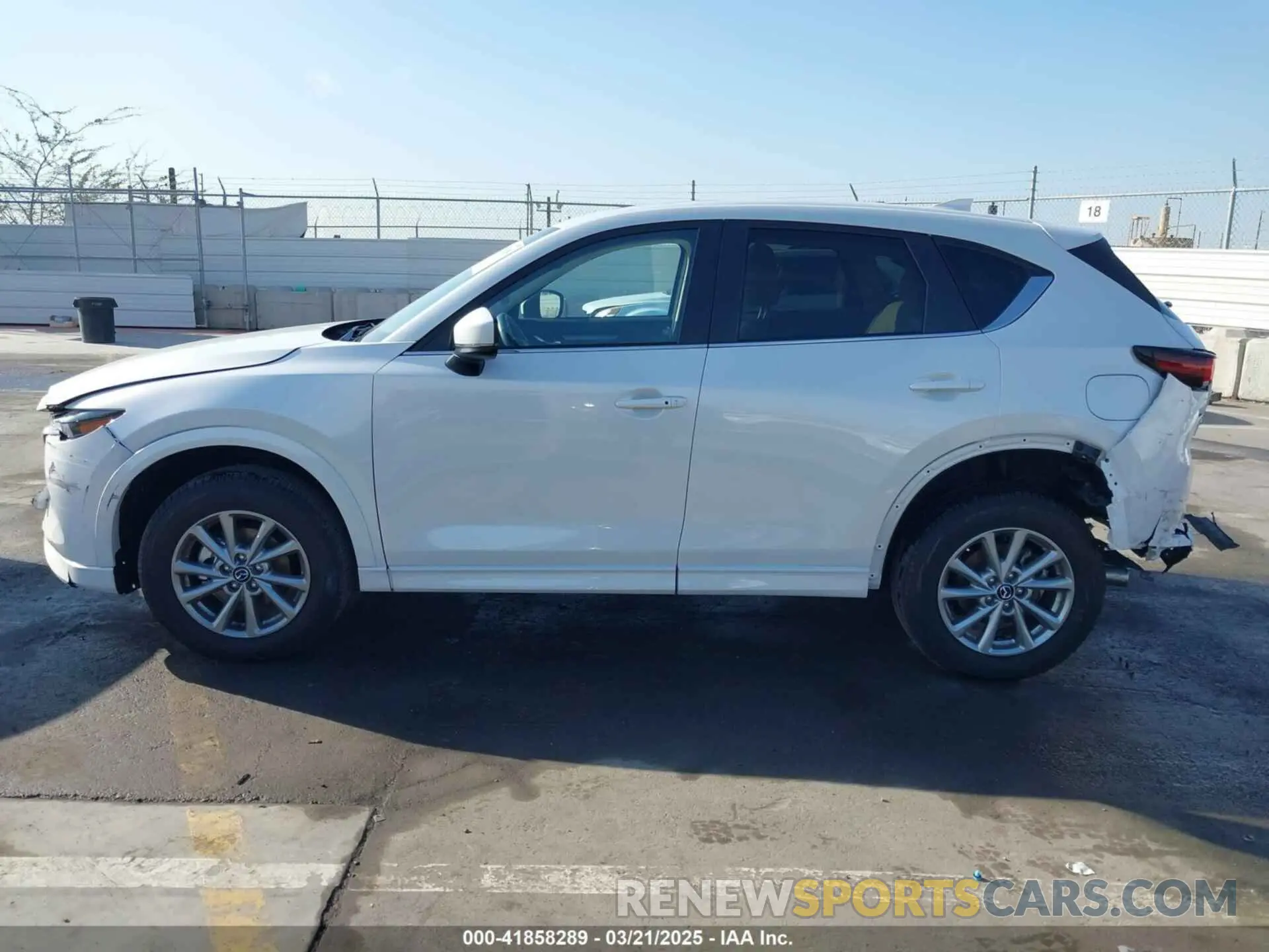 14 fotografías del automóvil dañado JM3KFBCL8R0498140 MAZDA CX-5 2024