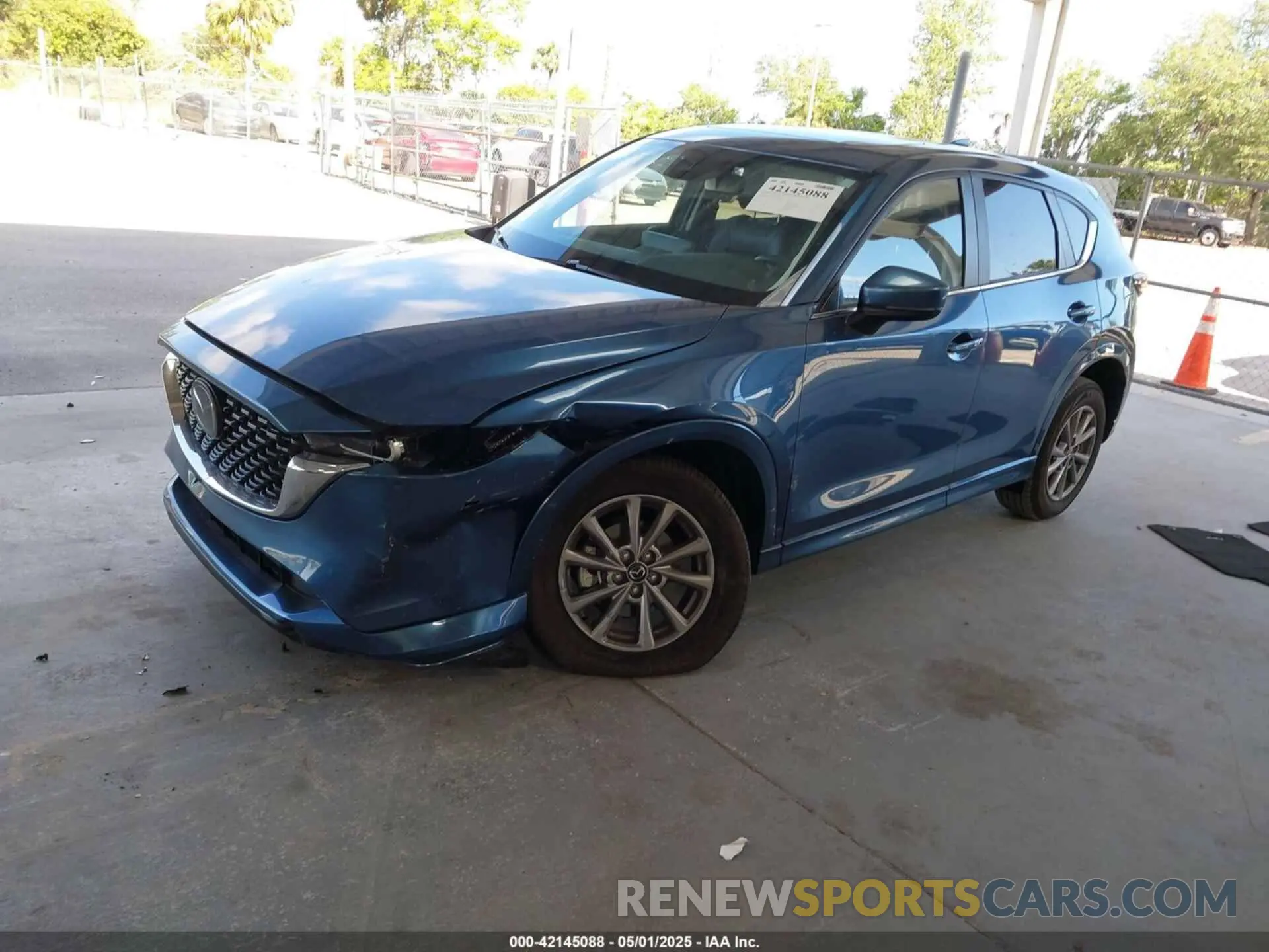 2 fotografías del automóvil dañado JM3KFBCLXR0453667 MAZDA CX-5 2024