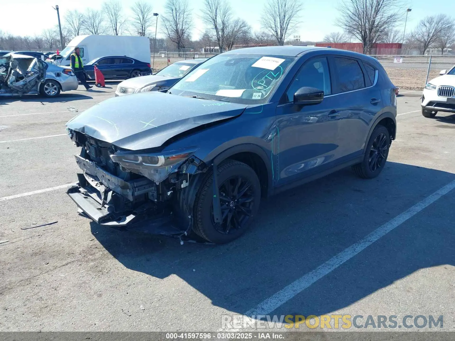 2 fotografías del automóvil dañado JM3KFBCM2R0399547 MAZDA CX-5 2024