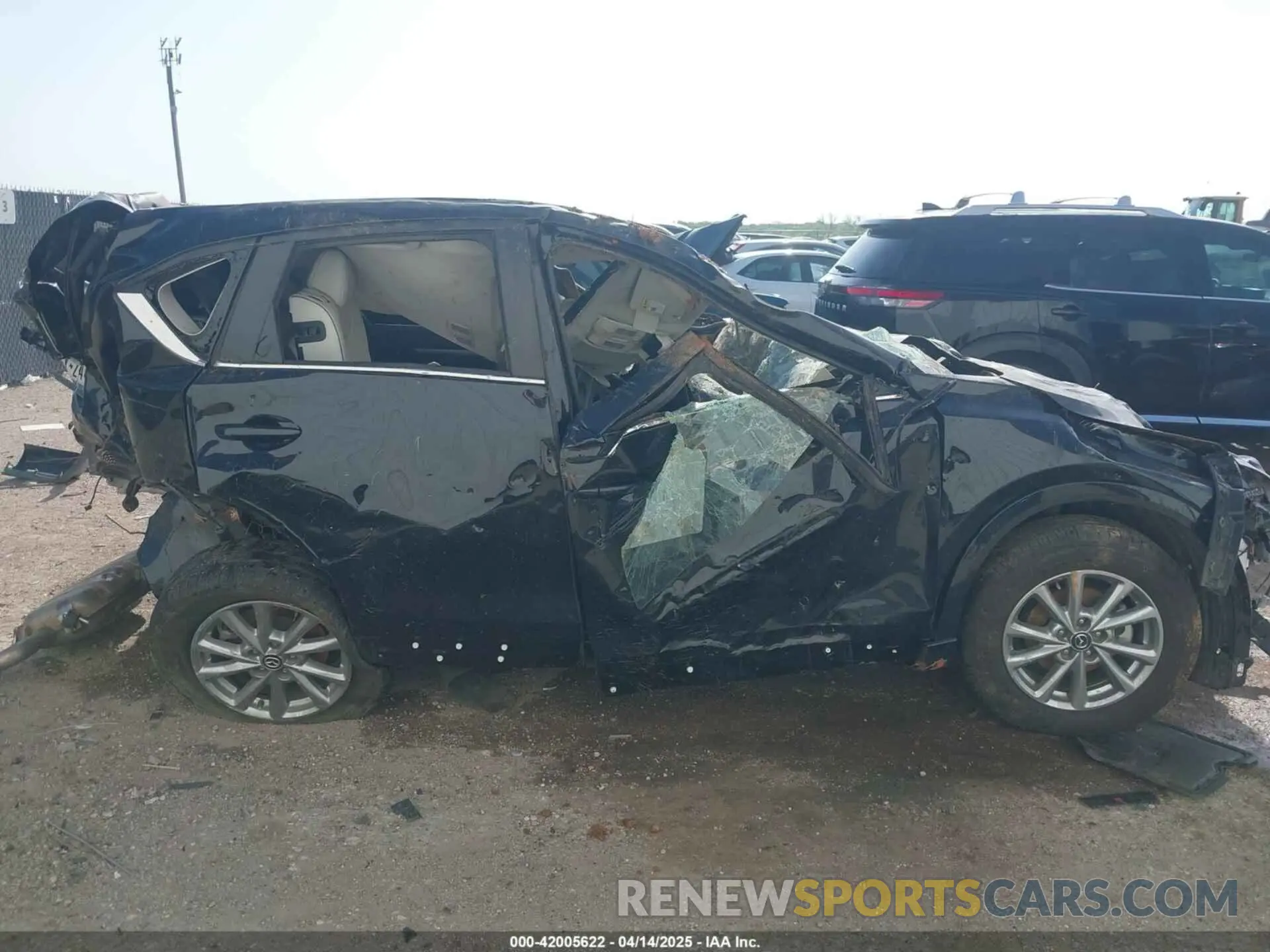 12 fotografías del automóvil dañado JM3KFBCM9R0389193 MAZDA CX-5 2024