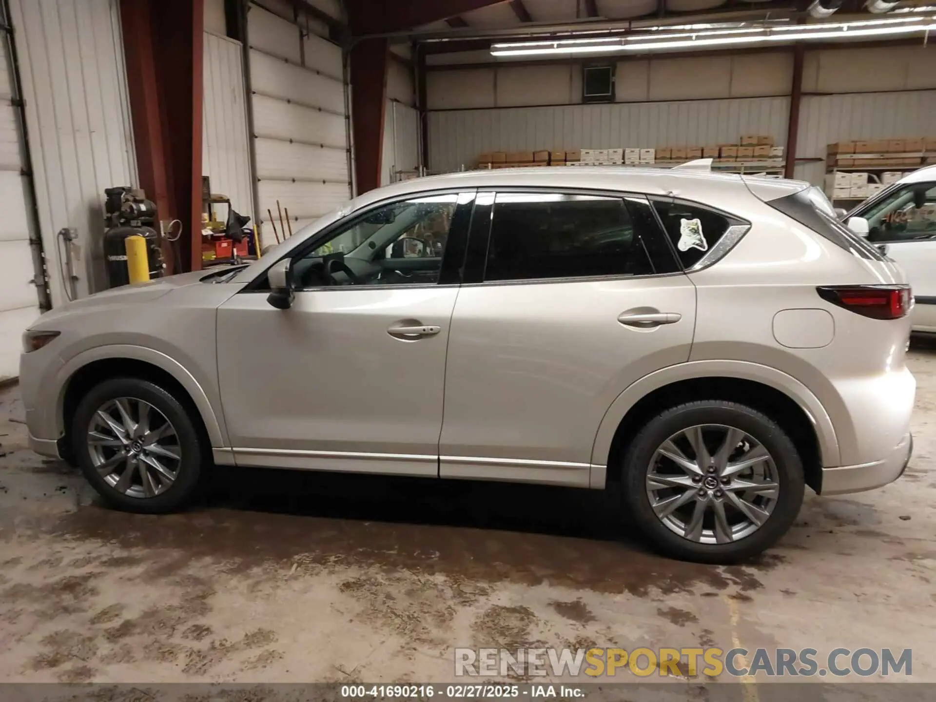 14 fotografías del automóvil dañado JM3KFBDL2R0431998 MAZDA CX-5 2024