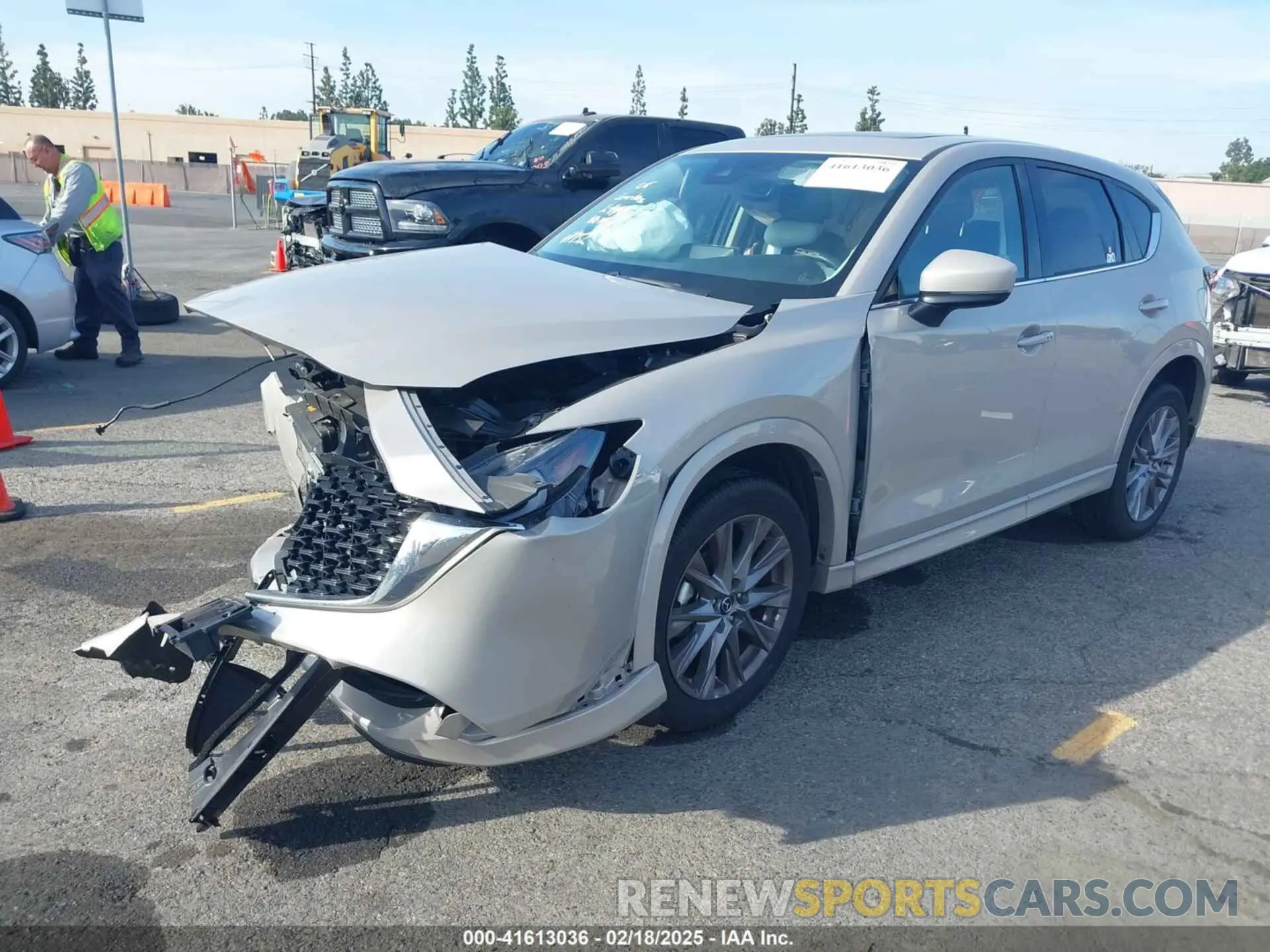 2 fotografías del automóvil dañado JM3KFBDL3R0432240 MAZDA CX-5 2024