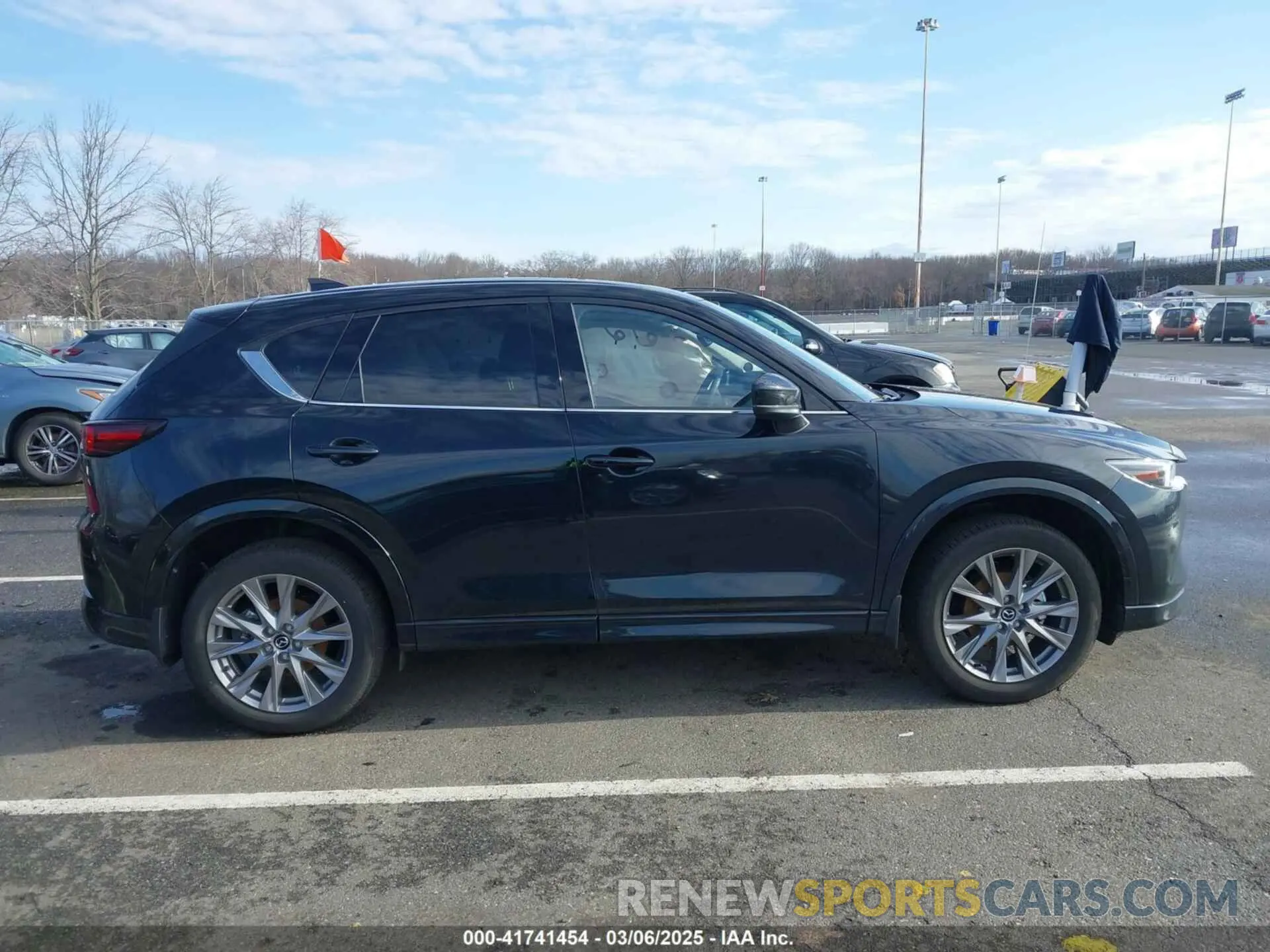 13 fotografías del automóvil dañado JM3KFBDM3R0400333 MAZDA CX-5 2024