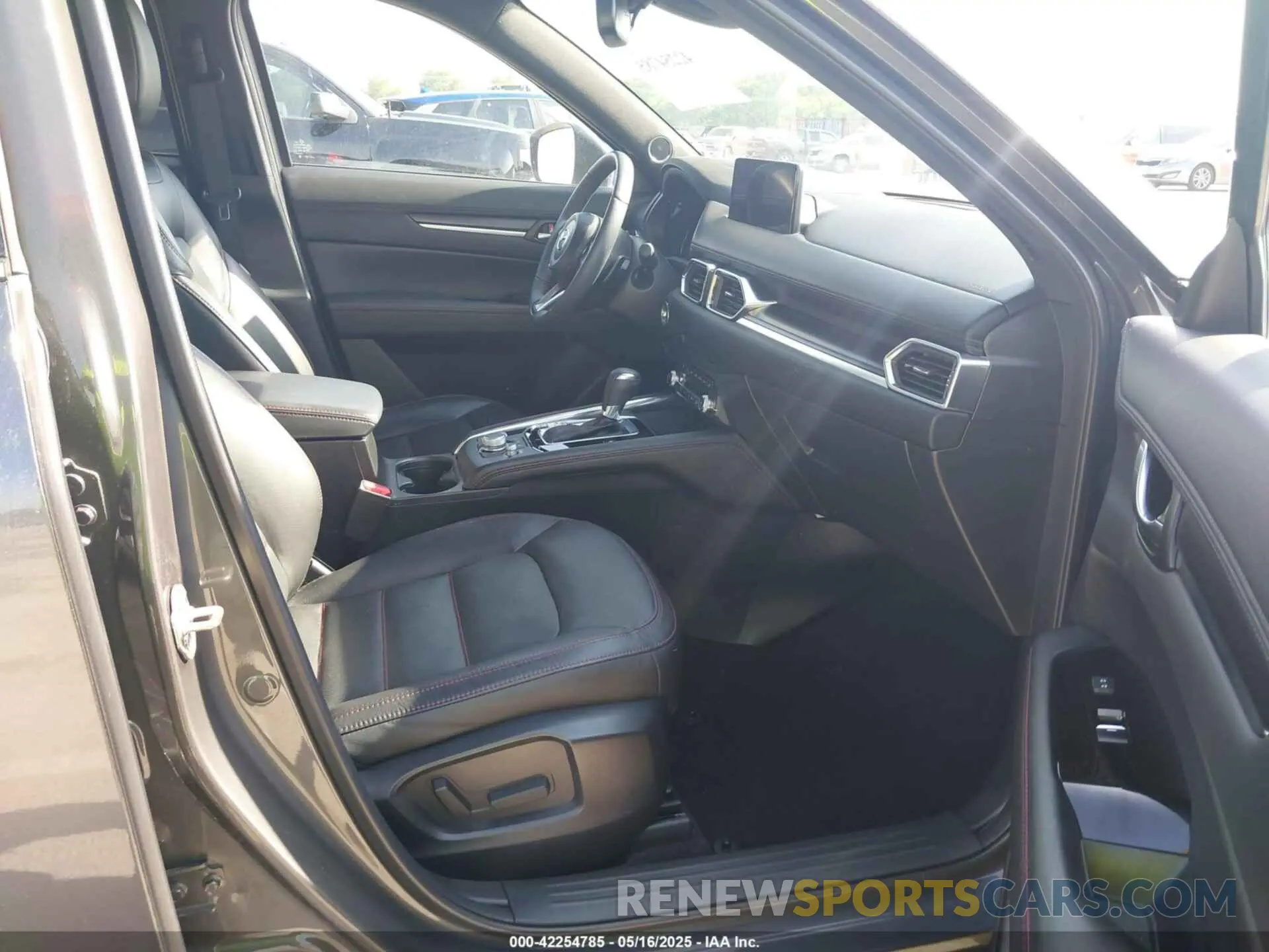 5 fotografías del automóvil dañado JM3KFBDY6R0396572 MAZDA CX-5 2024
