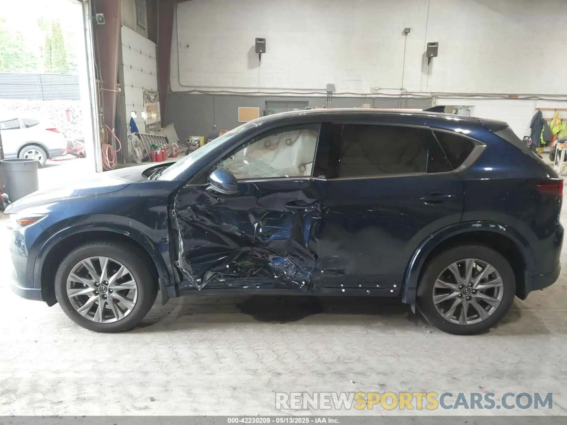 17 fotografías del automóvil dañado JM3KFBEL6R0491099 MAZDA CX-5 2024