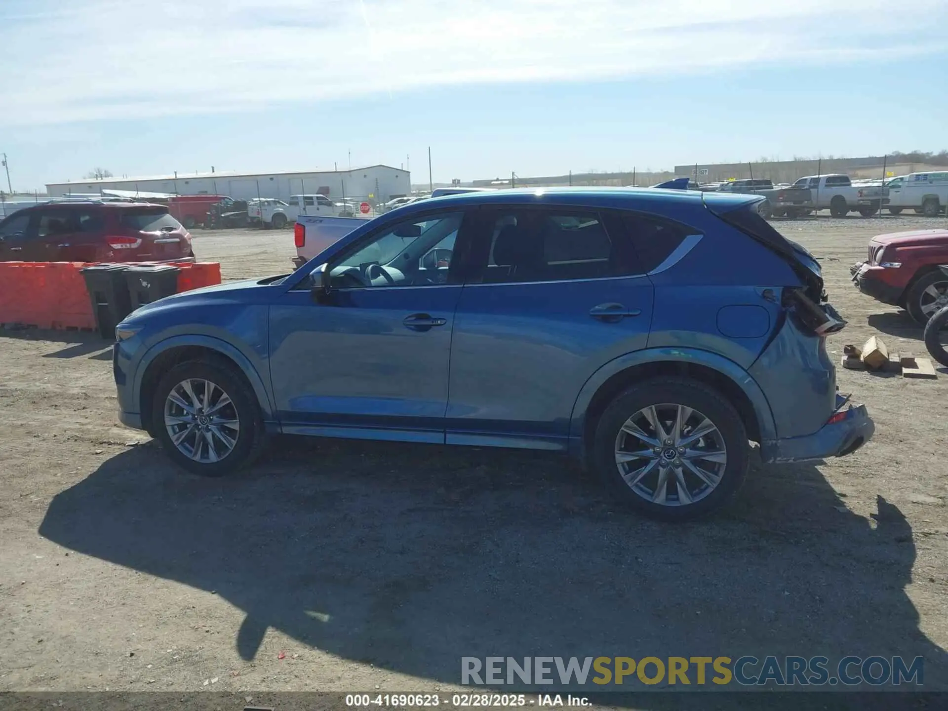 14 fotografías del automóvil dañado JM3KFBEM1R0398452 MAZDA CX-5 2024