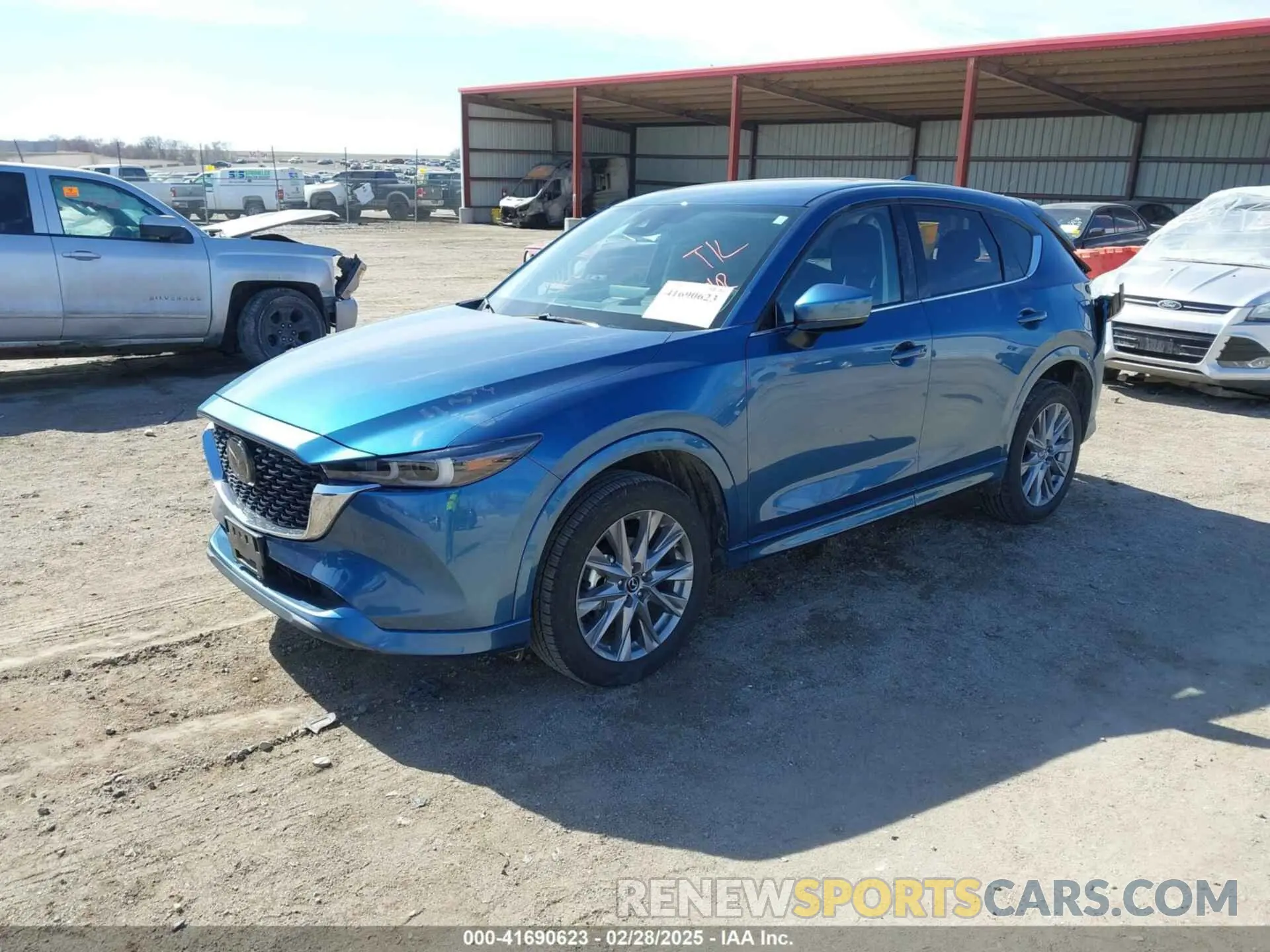 2 fotografías del automóvil dañado JM3KFBEM1R0398452 MAZDA CX-5 2024