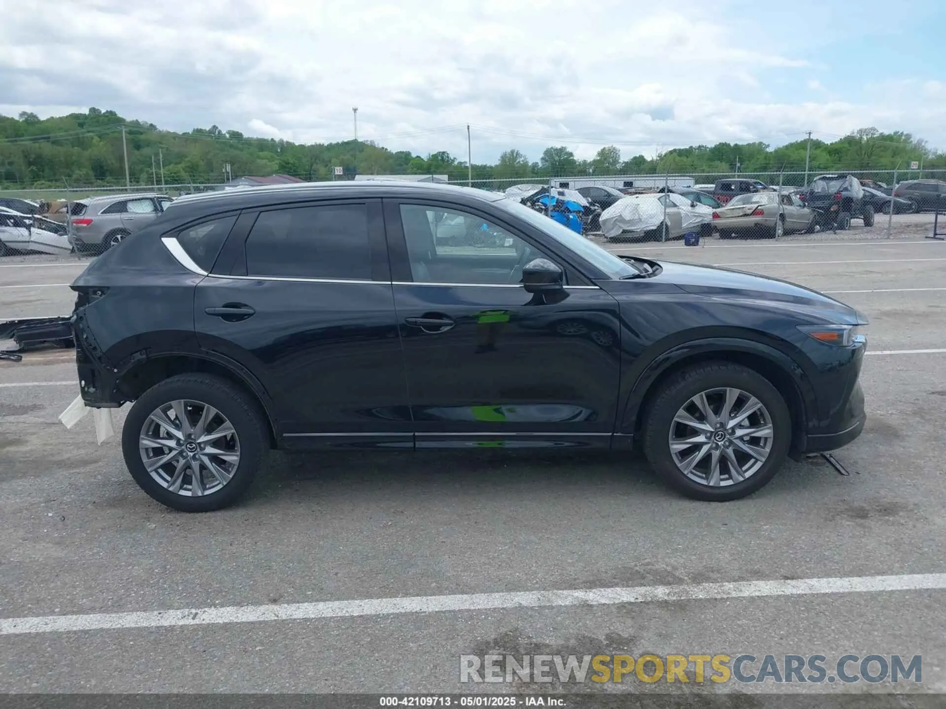 14 fotografías del automóvil dañado JM3KFBEM3R0374430 MAZDA CX-5 2024
