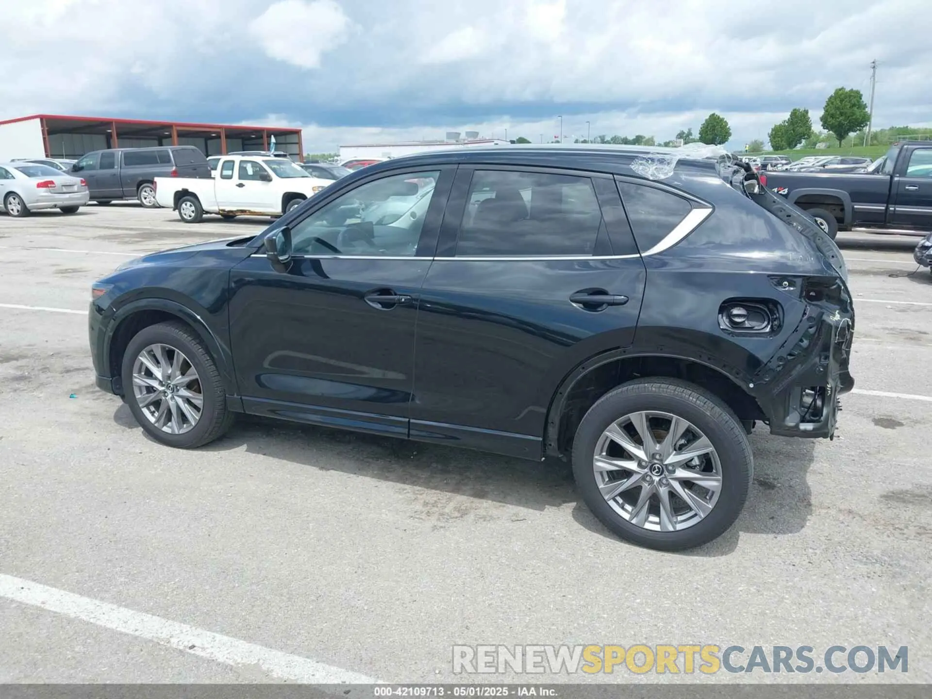 15 fotografías del automóvil dañado JM3KFBEM3R0374430 MAZDA CX-5 2024