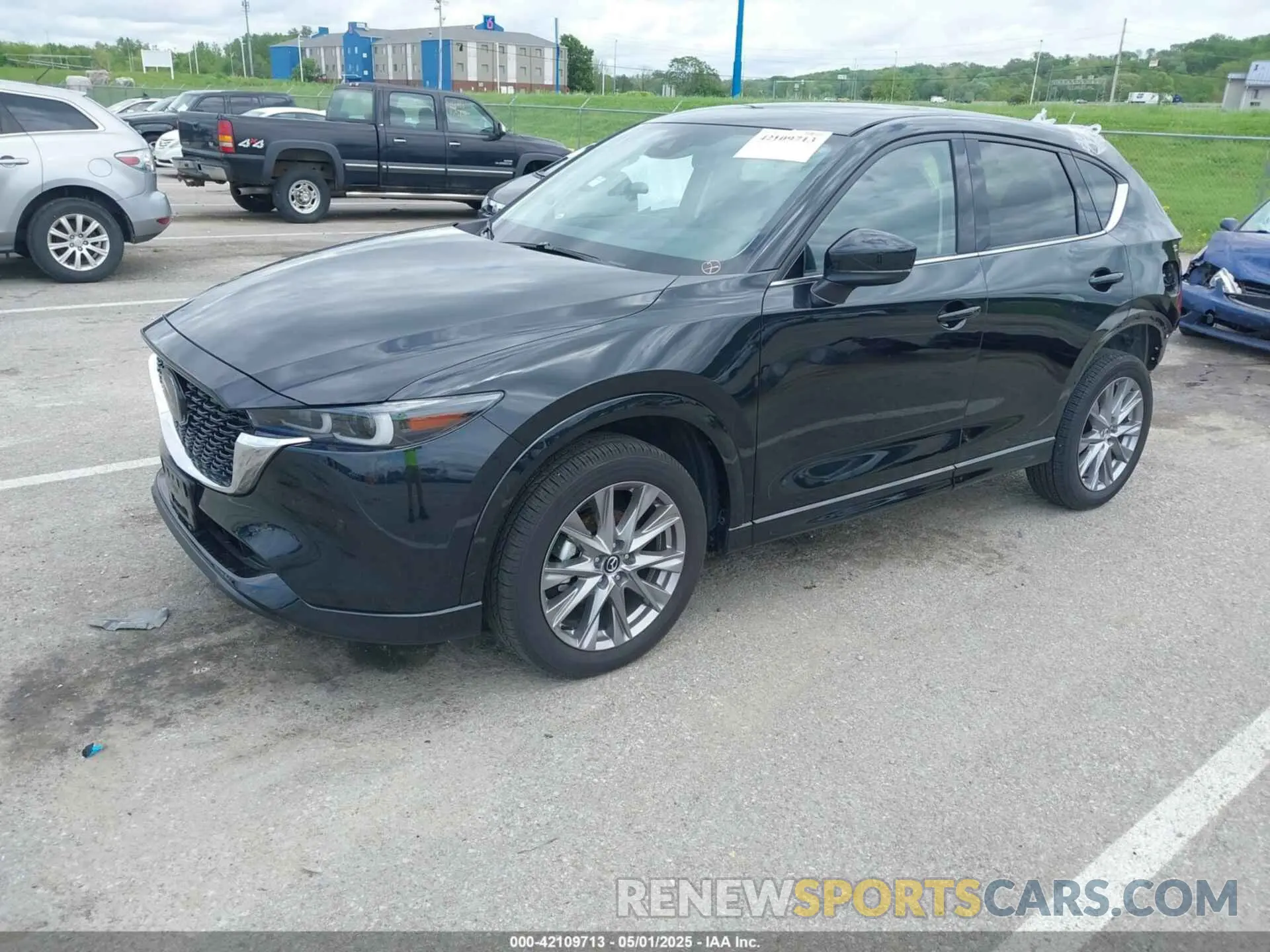 2 fotografías del automóvil dañado JM3KFBEM3R0374430 MAZDA CX-5 2024