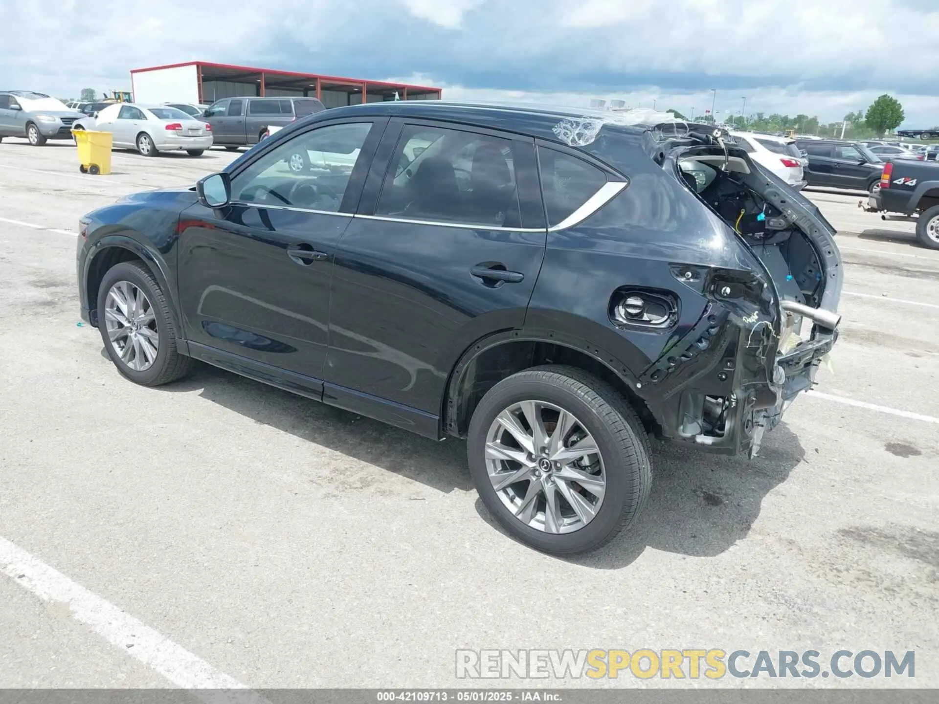 3 fotografías del automóvil dañado JM3KFBEM3R0374430 MAZDA CX-5 2024