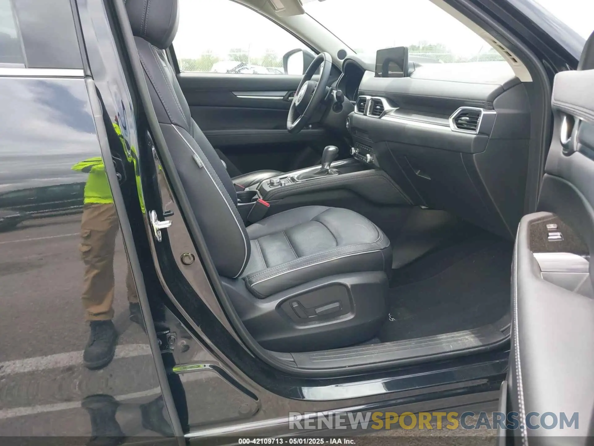 5 fotografías del automóvil dañado JM3KFBEM3R0374430 MAZDA CX-5 2024