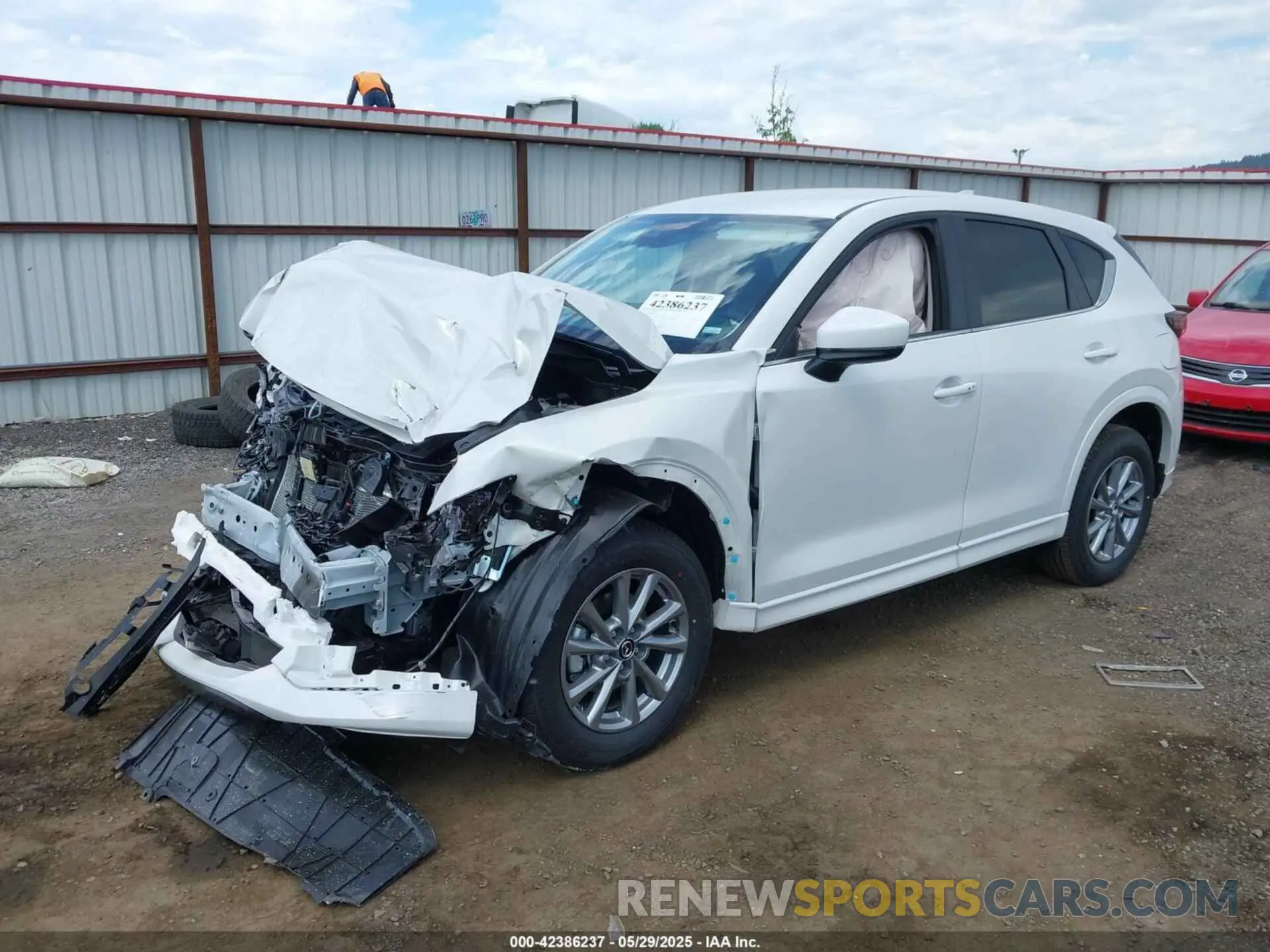 2 fotografías del automóvil dañado JM3KFBBL8S0676751 MAZDA CX-5 2025