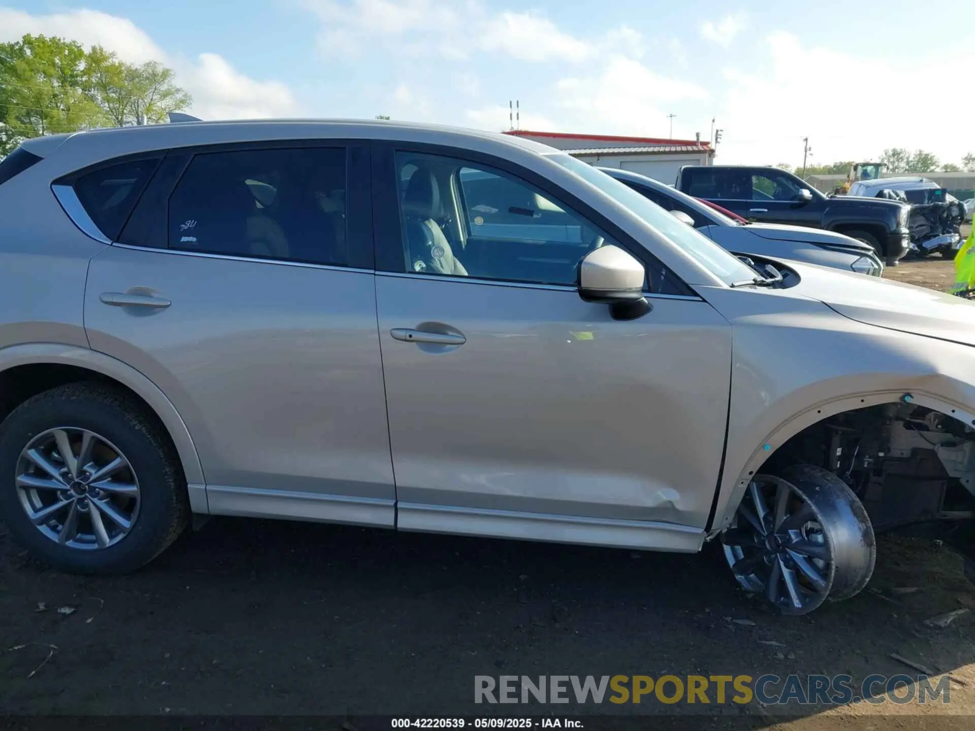 13 fotografías del automóvil dañado JM3KFBCL0S0618289 MAZDA CX-5 2025