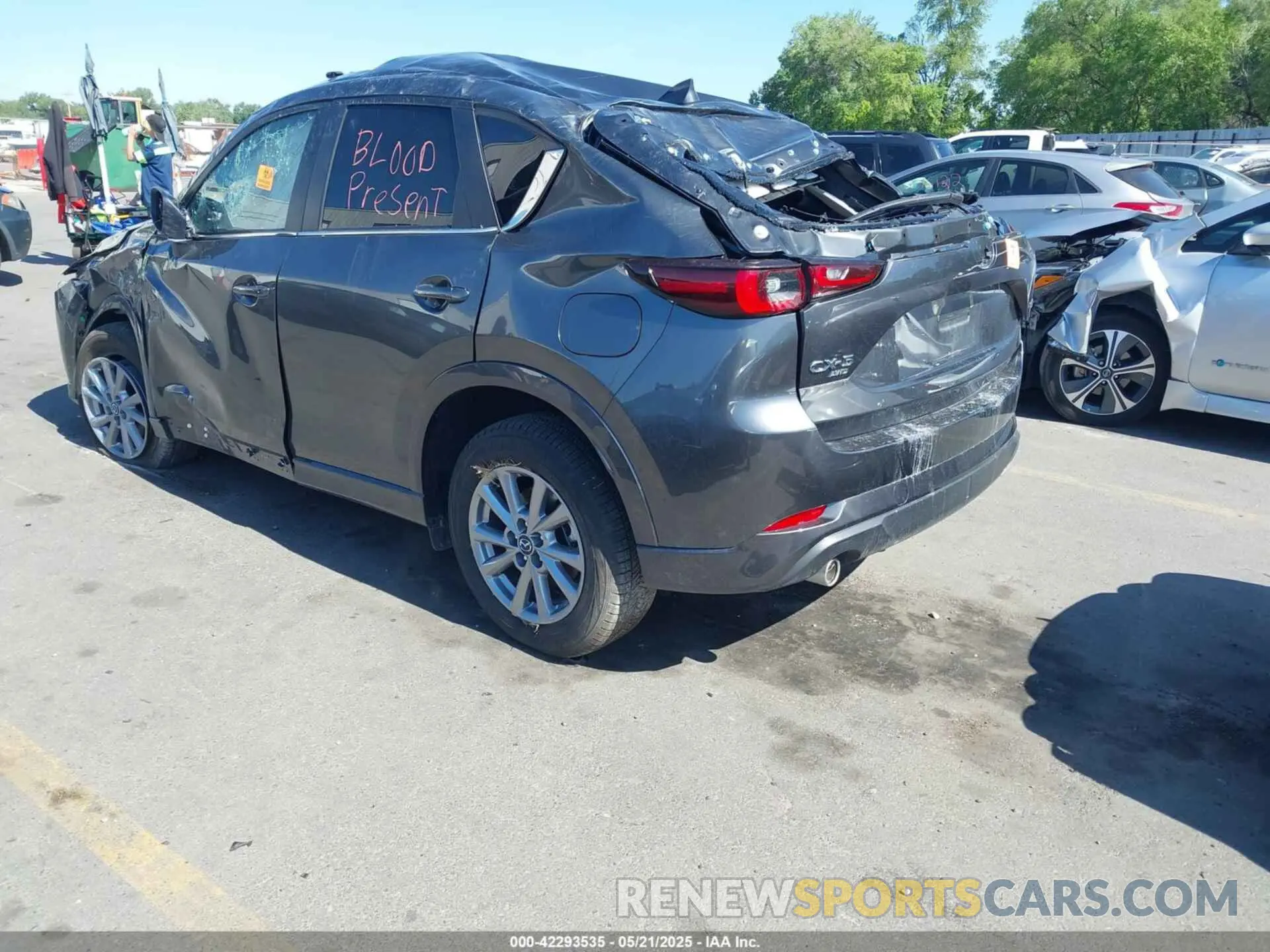 3 fotografías del automóvil dañado JM3KFBCL0S0628563 MAZDA CX-5 2025