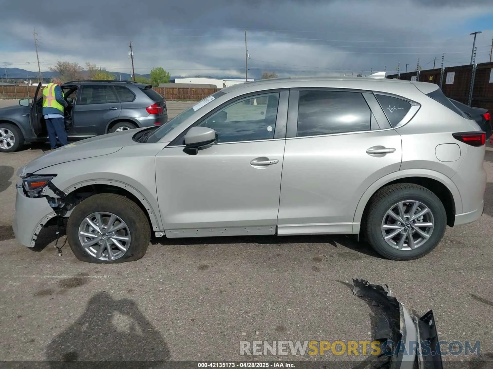 15 fotografías del automóvil dañado JM3KFBCL1S0601601 MAZDA CX-5 2025