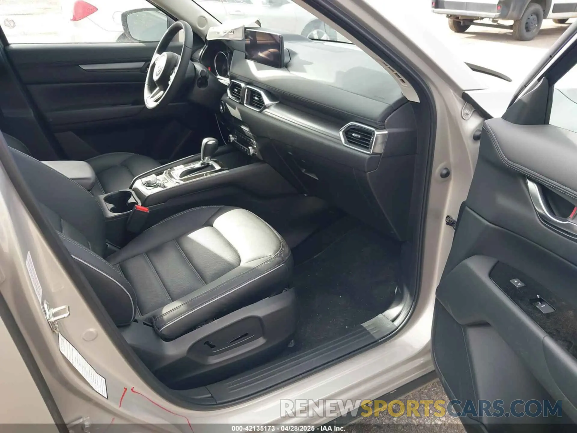 5 fotografías del automóvil dañado JM3KFBCL1S0601601 MAZDA CX-5 2025