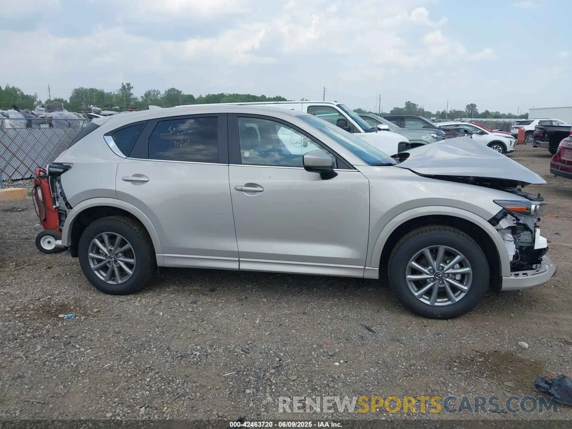 14 fotografías del automóvil dañado JM3KFBCL2S0584775 MAZDA CX-5 2025
