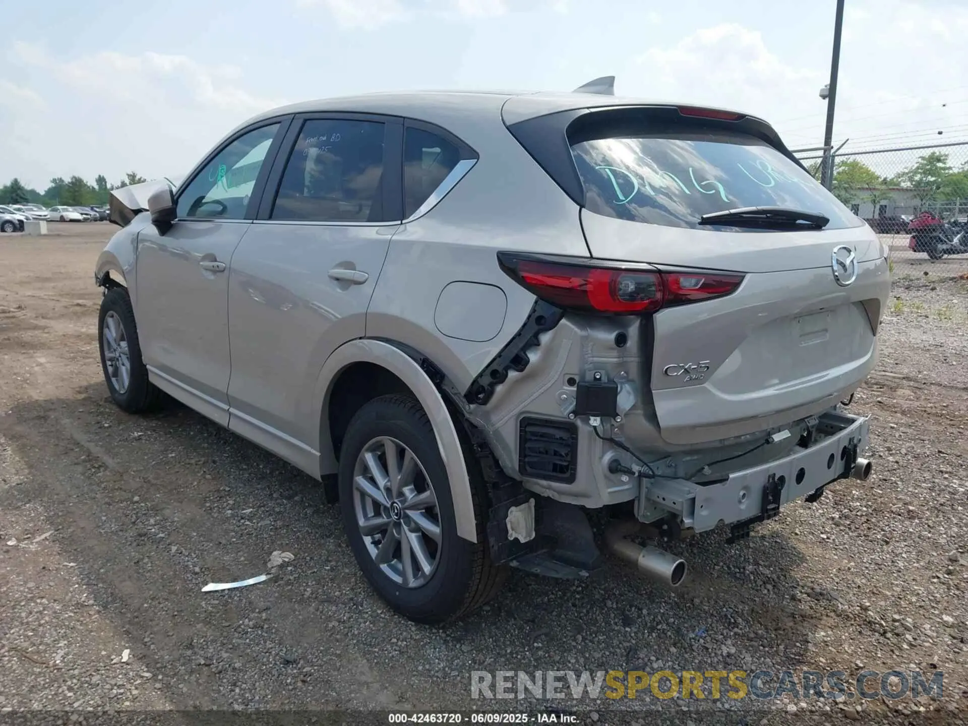 3 fotografías del automóvil dañado JM3KFBCL2S0584775 MAZDA CX-5 2025
