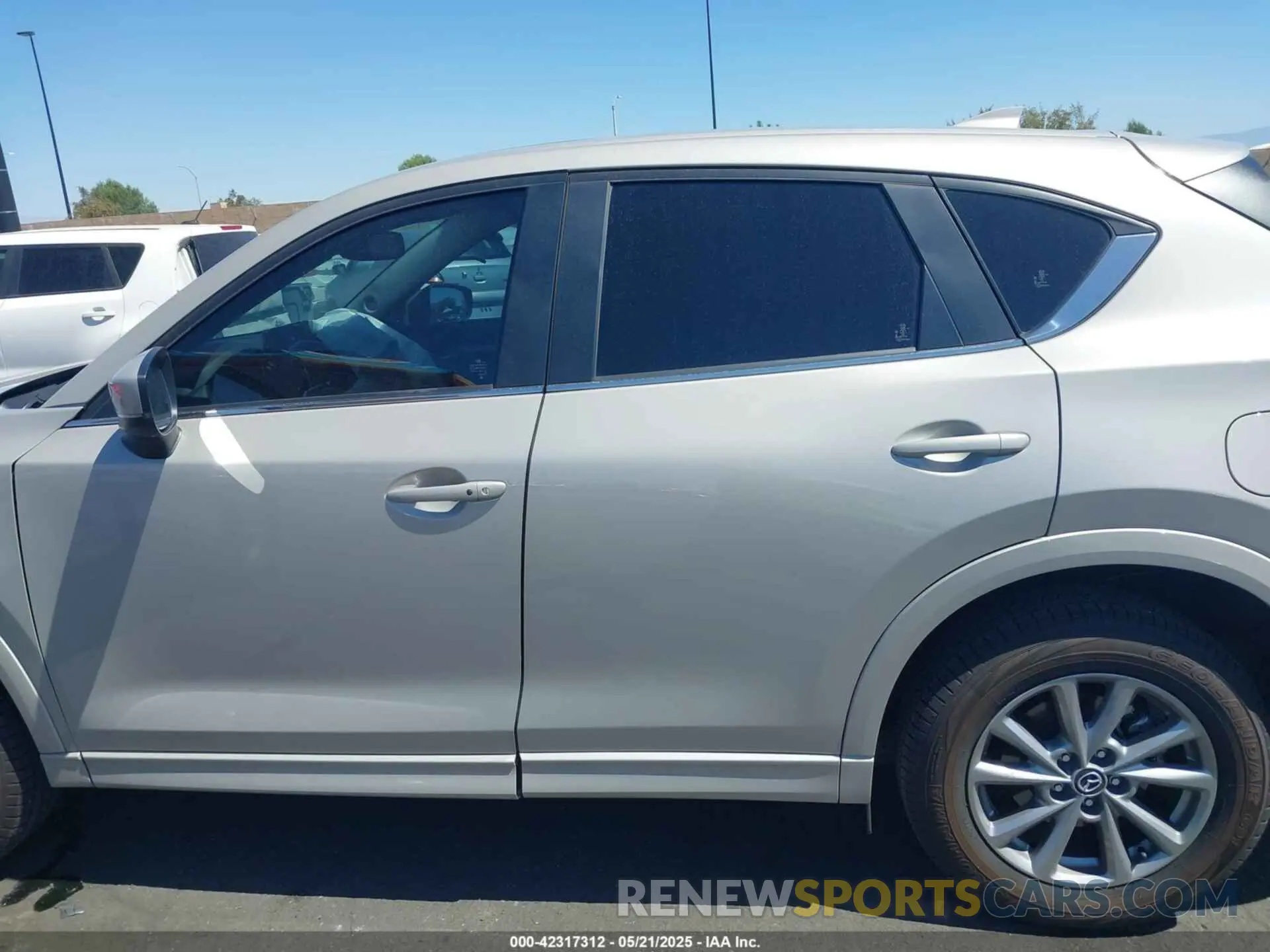 14 fotografías del automóvil dañado JM3KFBCL8S0626656 MAZDA CX-5 2025