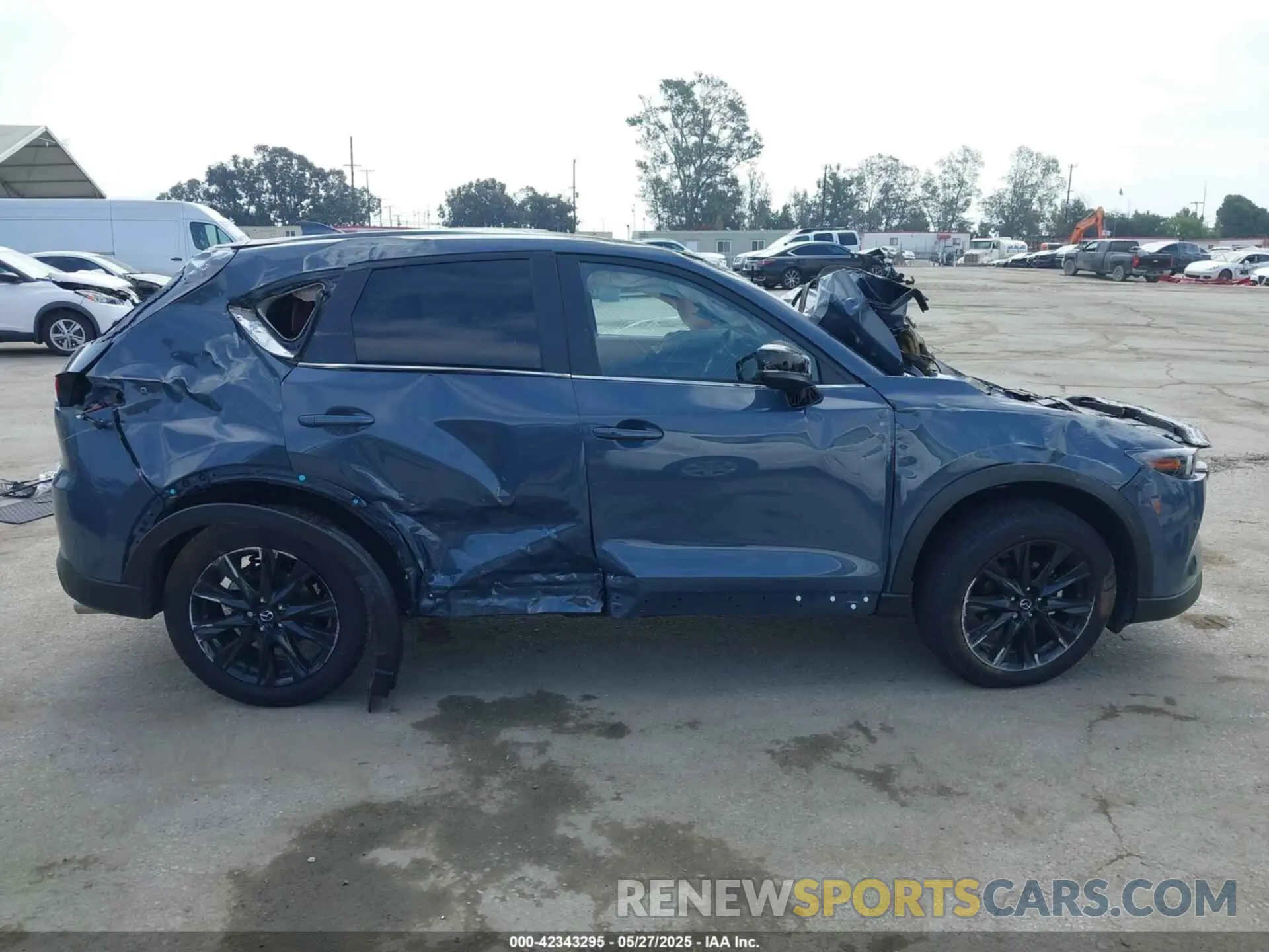 14 fotografías del automóvil dañado JM3KFBCM1S0636678 MAZDA CX-5 2025