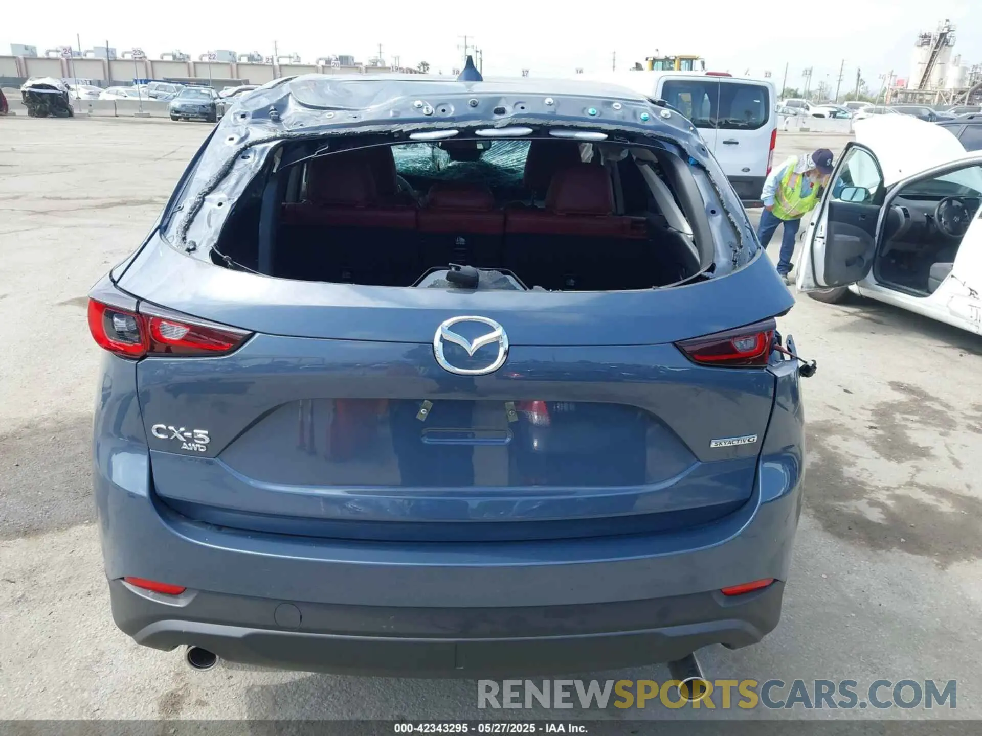 17 fotografías del automóvil dañado JM3KFBCM1S0636678 MAZDA CX-5 2025