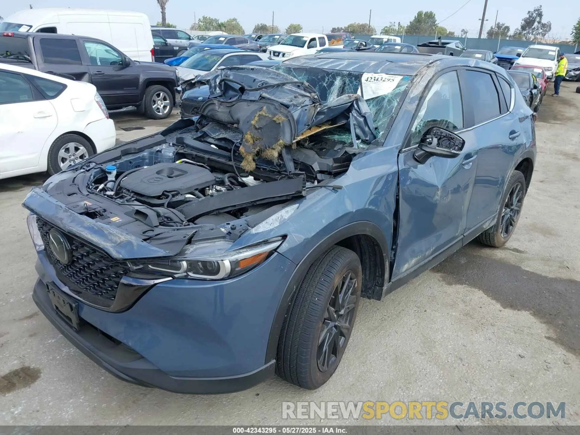 2 fotografías del automóvil dañado JM3KFBCM1S0636678 MAZDA CX-5 2025