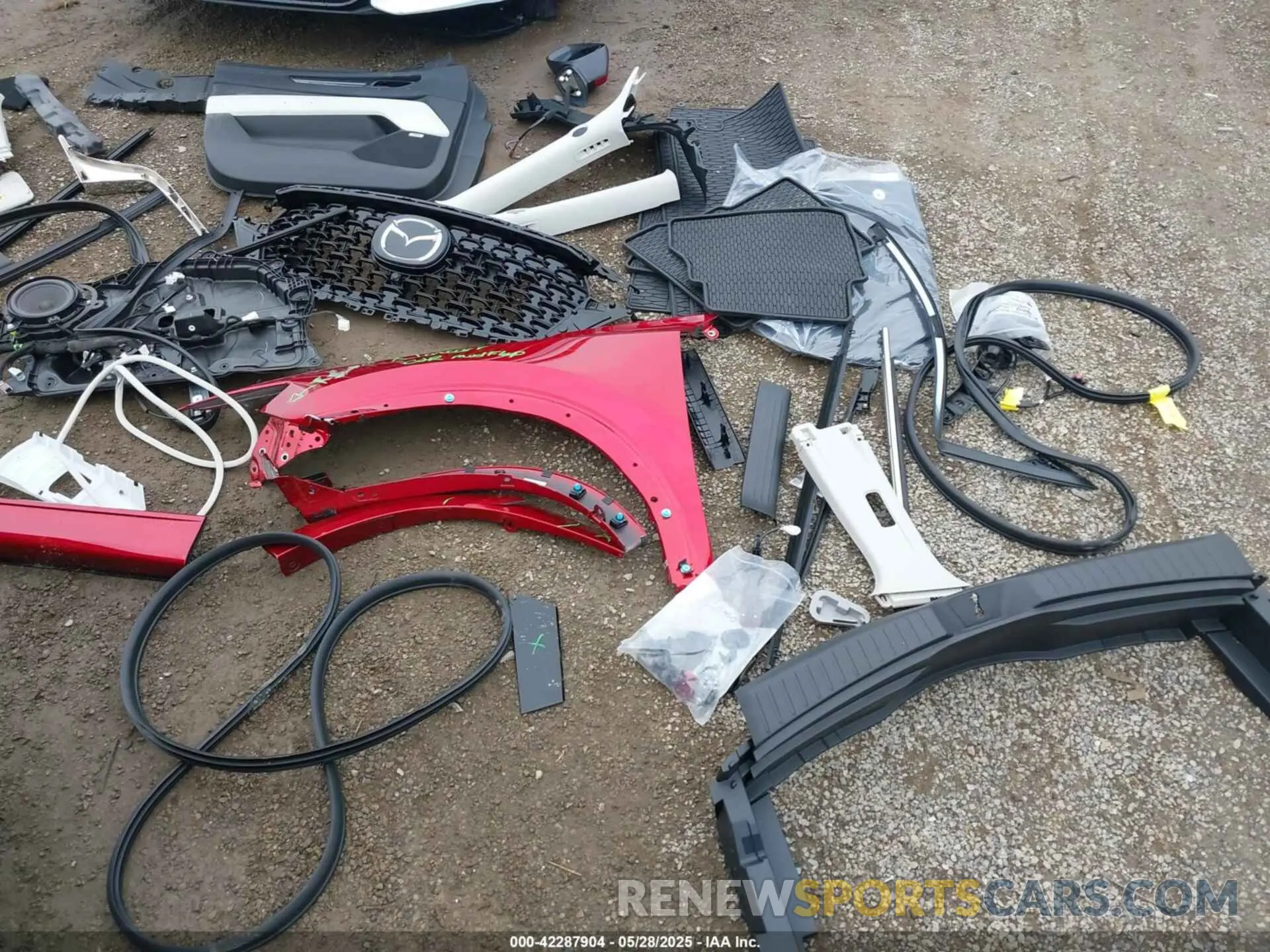 12 fotografías del automóvil dañado JM3KFBEM1S0653669 MAZDA CX-5 2025