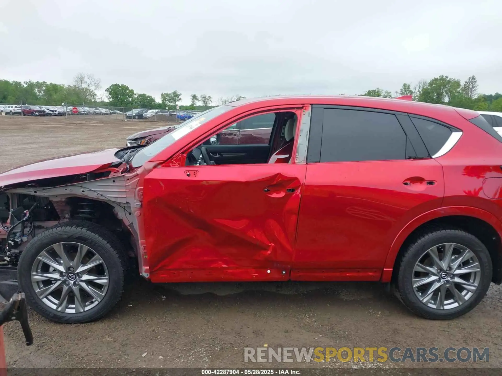 15 fotografías del automóvil dañado JM3KFBEM1S0653669 MAZDA CX-5 2025