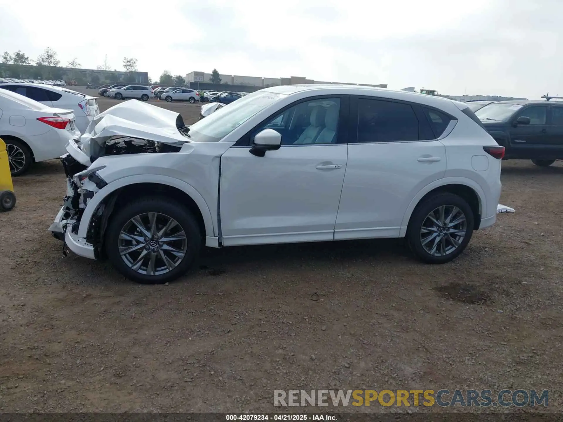15 fotografías del automóvil dañado JM3KFBEM2S0637206 MAZDA CX-5 2025