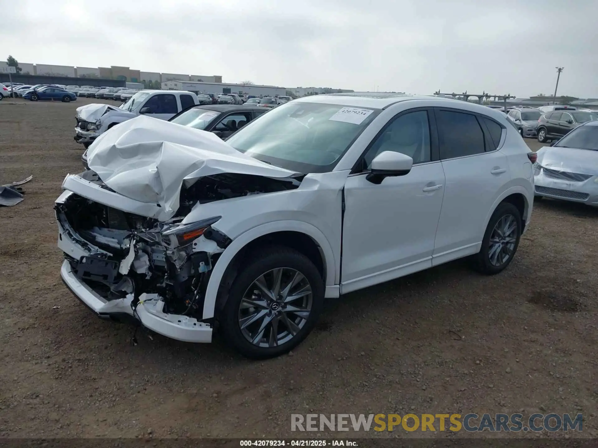 2 fotografías del automóvil dañado JM3KFBEM2S0637206 MAZDA CX-5 2025